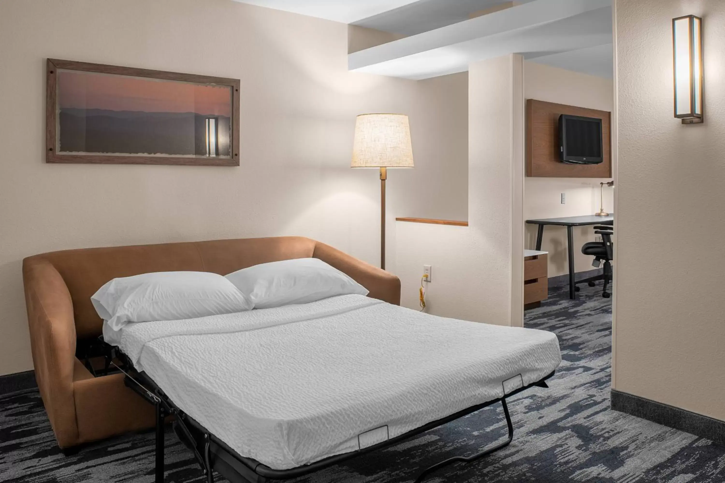 Photo of the whole room, Bed in Fairfield by Marriott Inn & Suites Columbus Hilliard