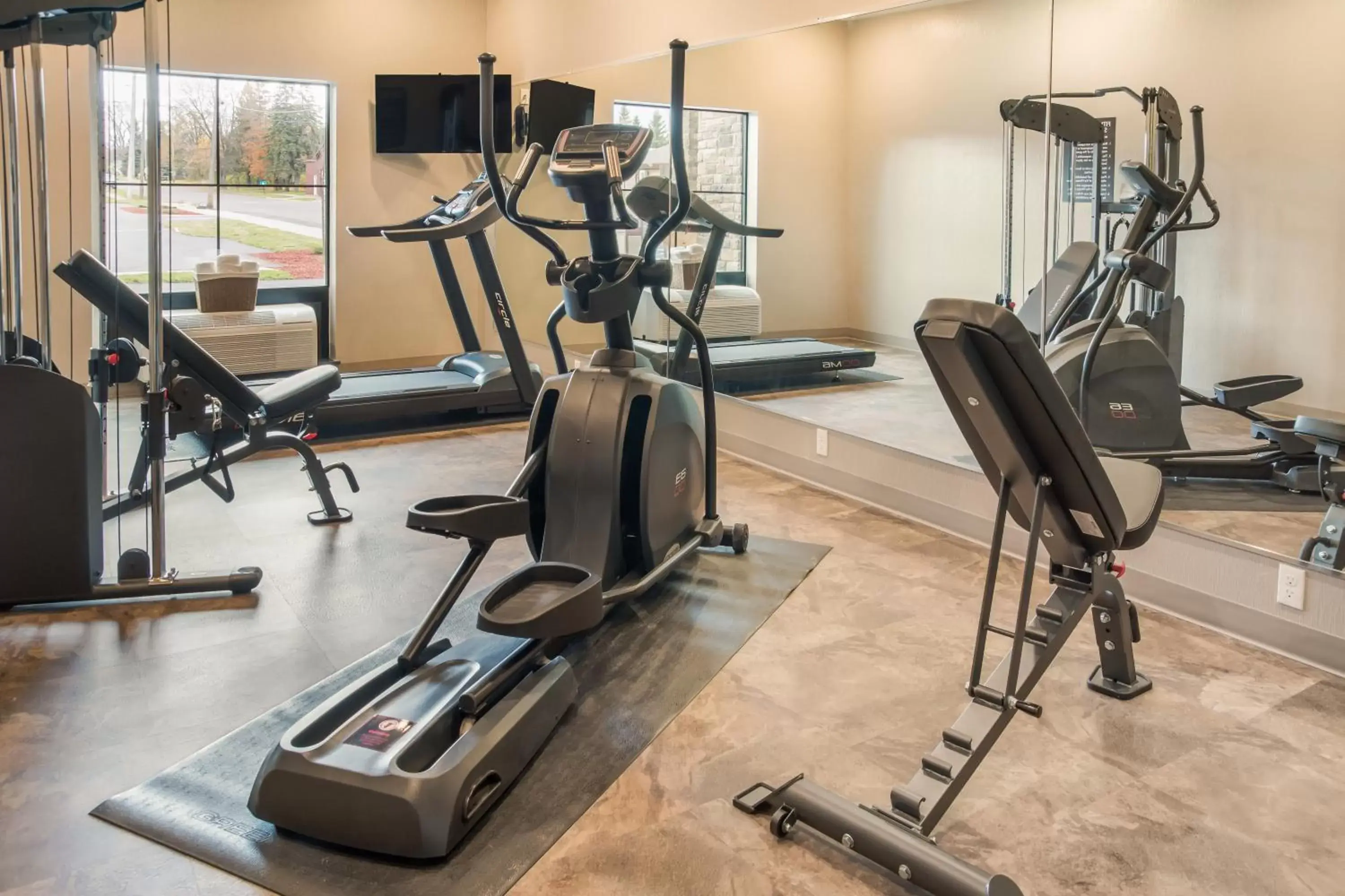 Fitness centre/facilities, Fitness Center/Facilities in Cobblestone Inn and Suites - Ashland