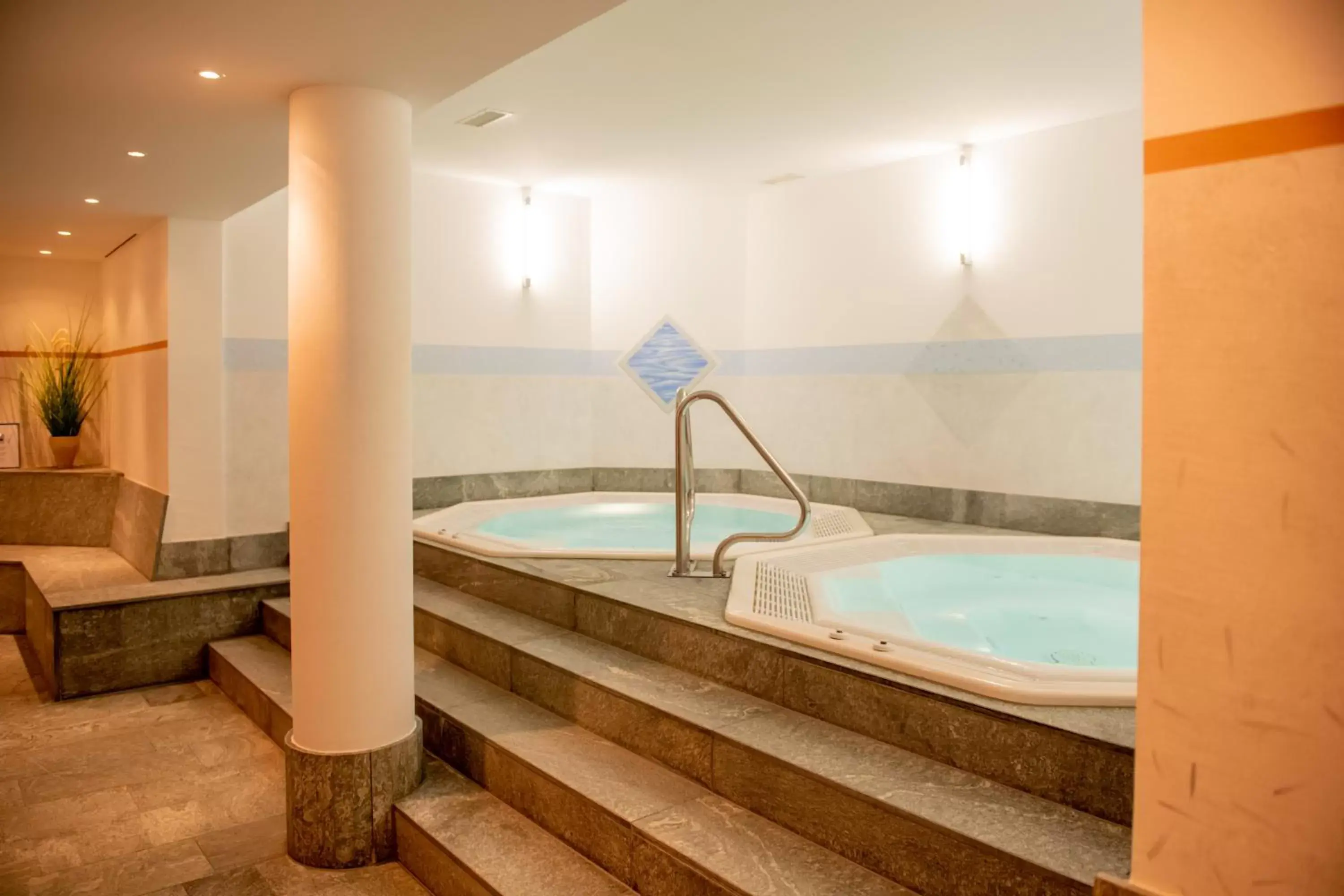 Hot Tub, Swimming Pool in Schweizerhof Zermatt - a Small Luxury Hotel