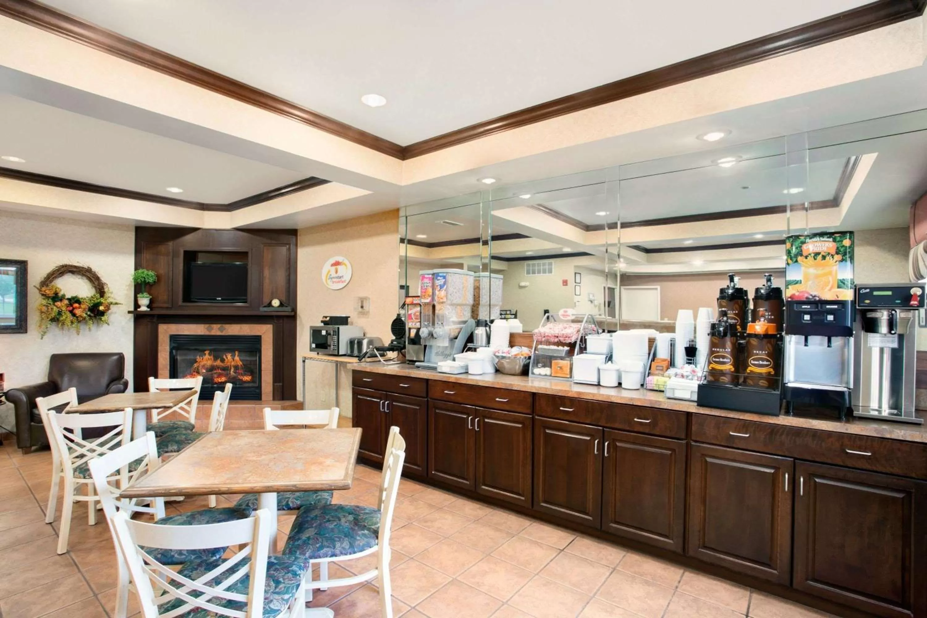 Restaurant/places to eat in Super 8 by Wyndham Grayville