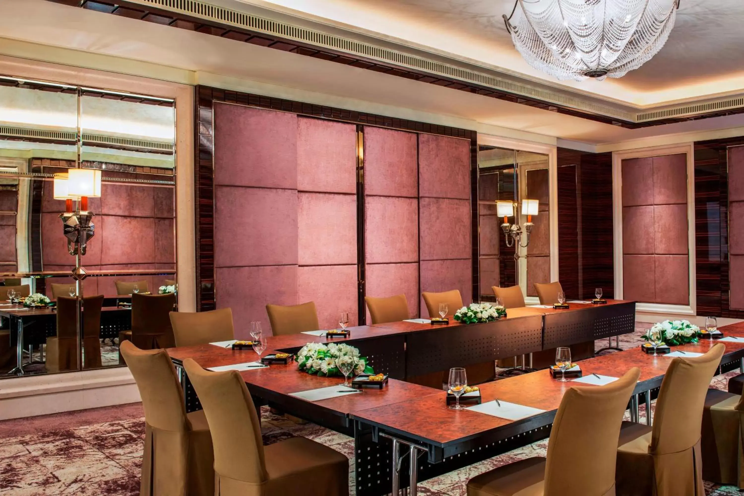 Meeting/conference room, Restaurant/Places to Eat in The St Regis Singapore