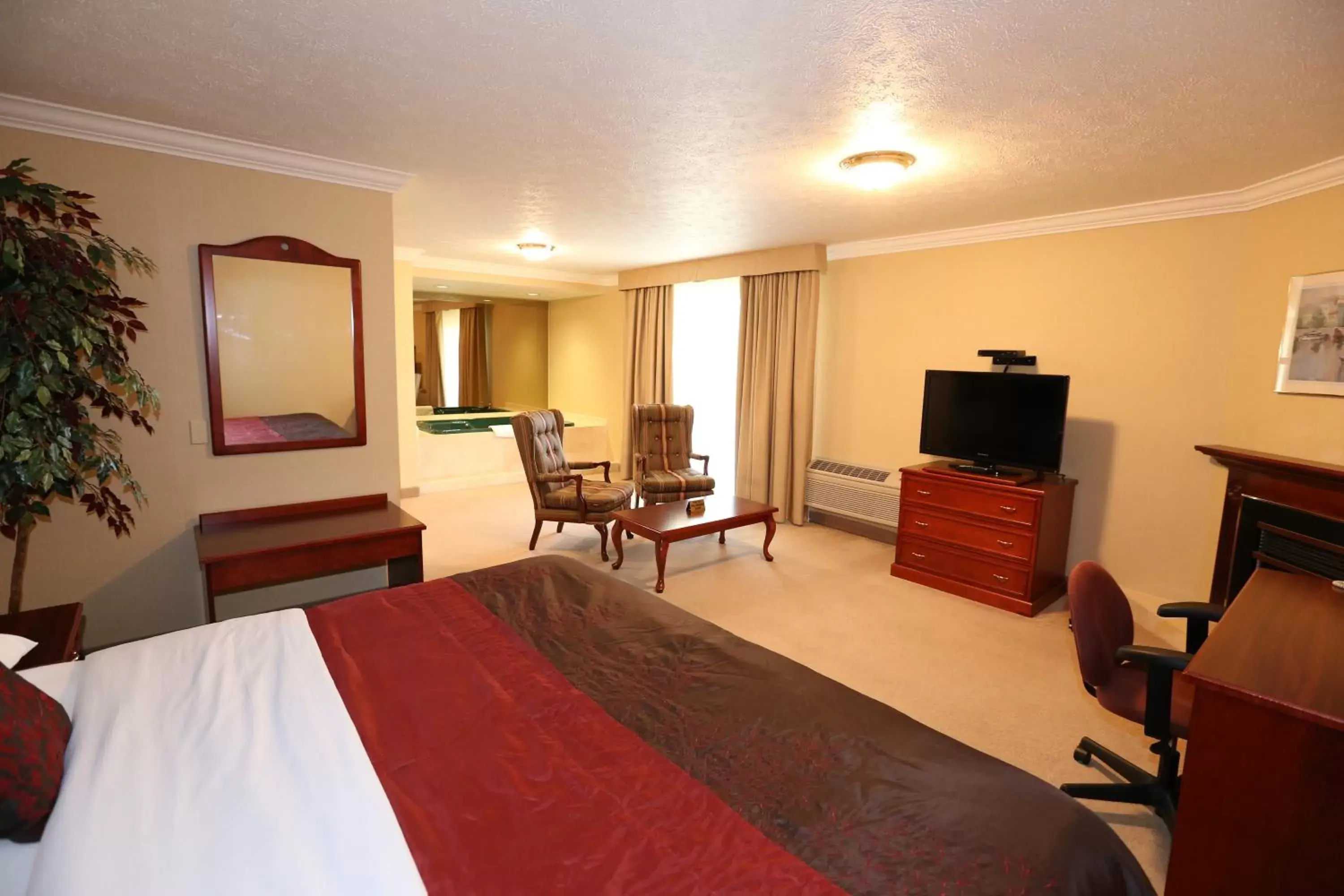 Bed, TV/Entertainment Center in Country Inn Listowel