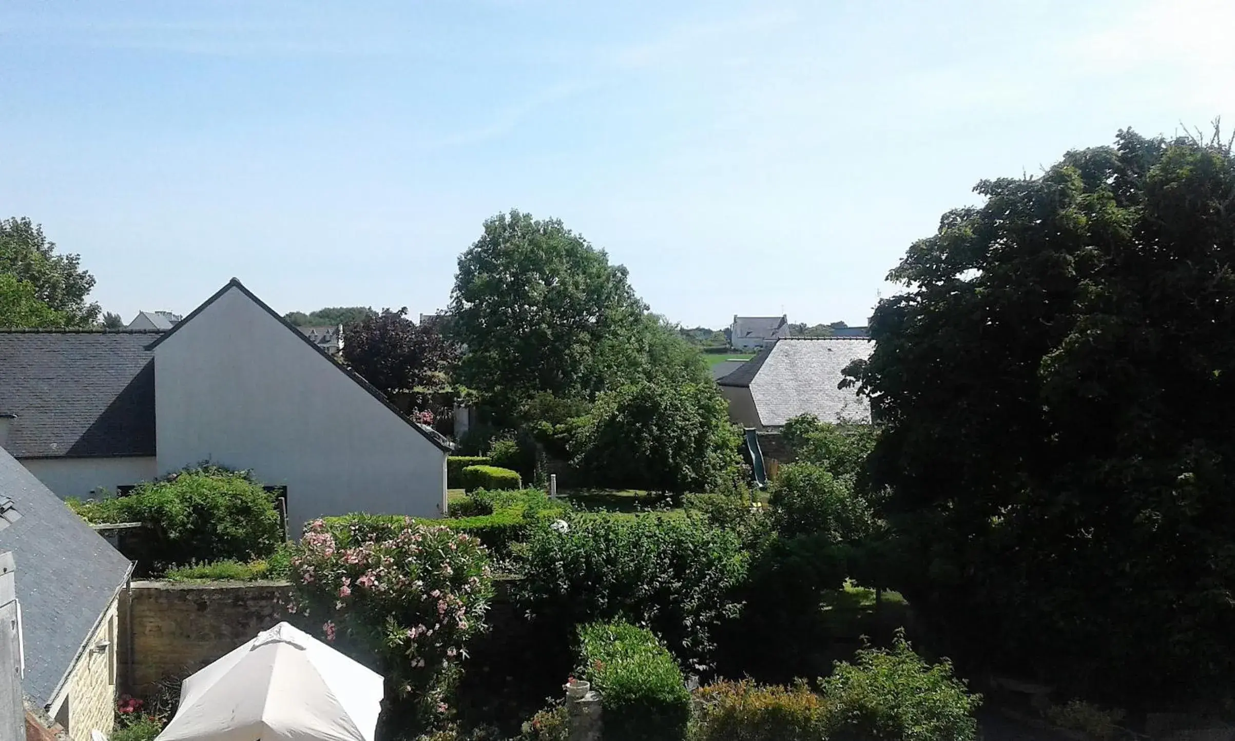 Garden view in Hotel Restaurant Le Capricorne