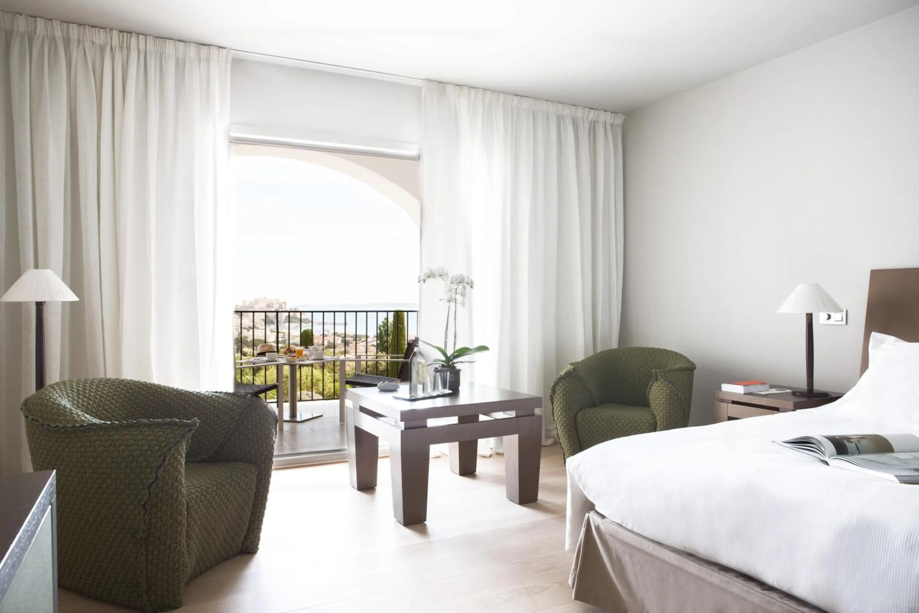 Living room, Bed in La Villa Calvi