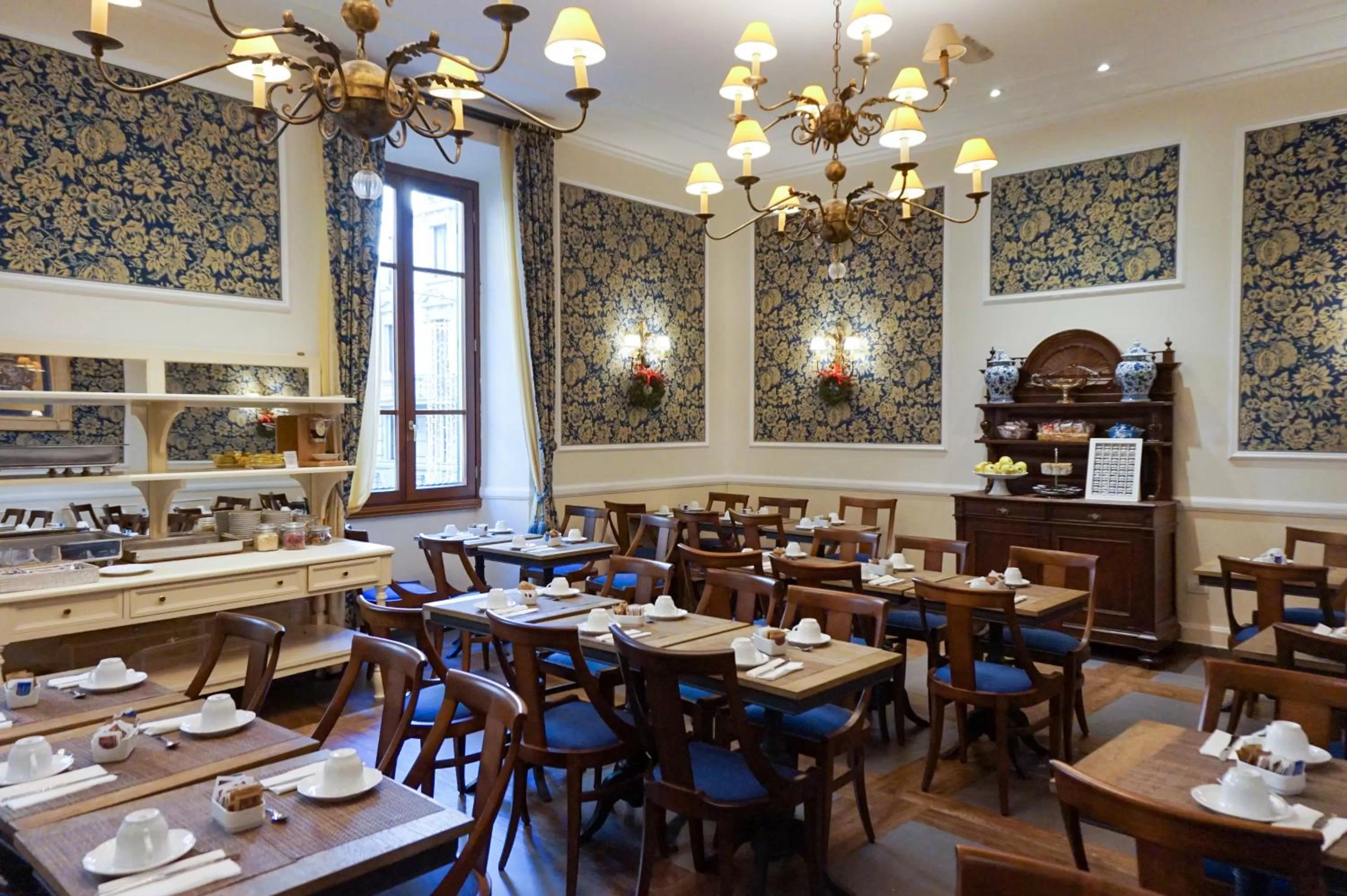 Restaurant/places to eat in FH55 Hotel Calzaiuoli