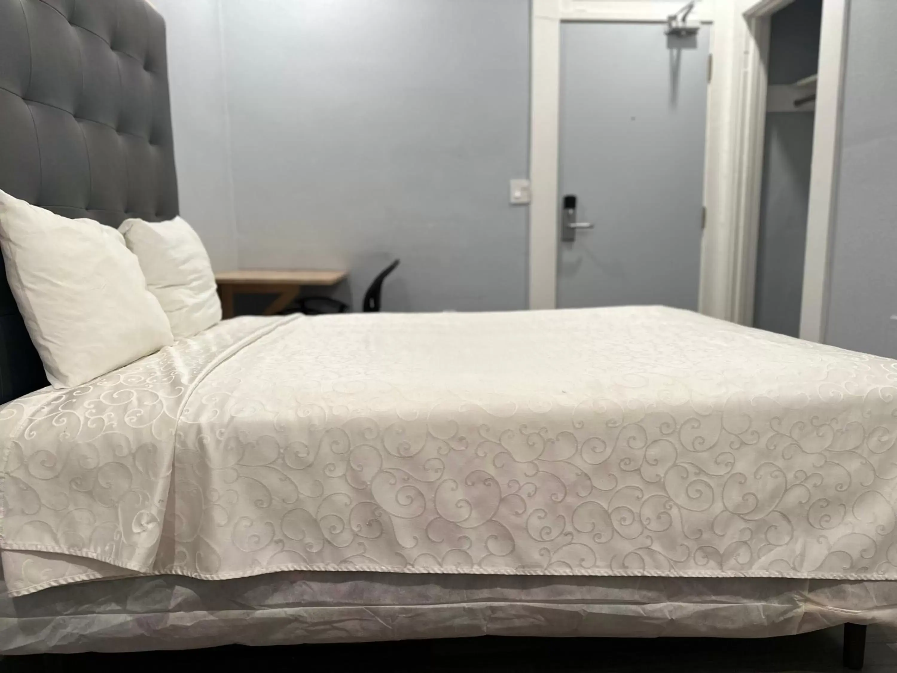 Bed in Winsor Hotel Bed in Winsor Hotel