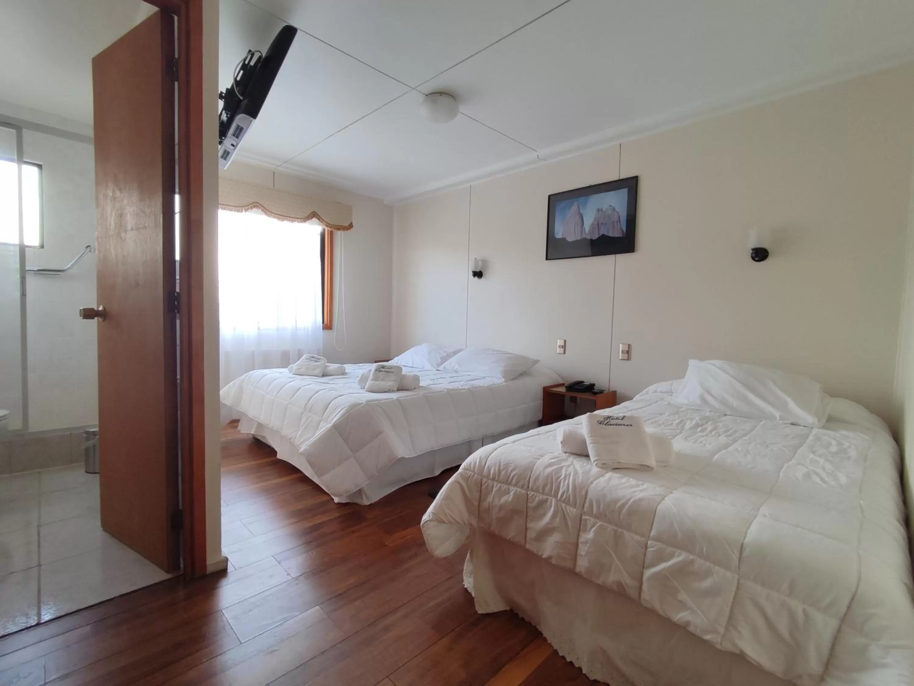 Photo of the whole room, Bed in HOTEL GLACIARES