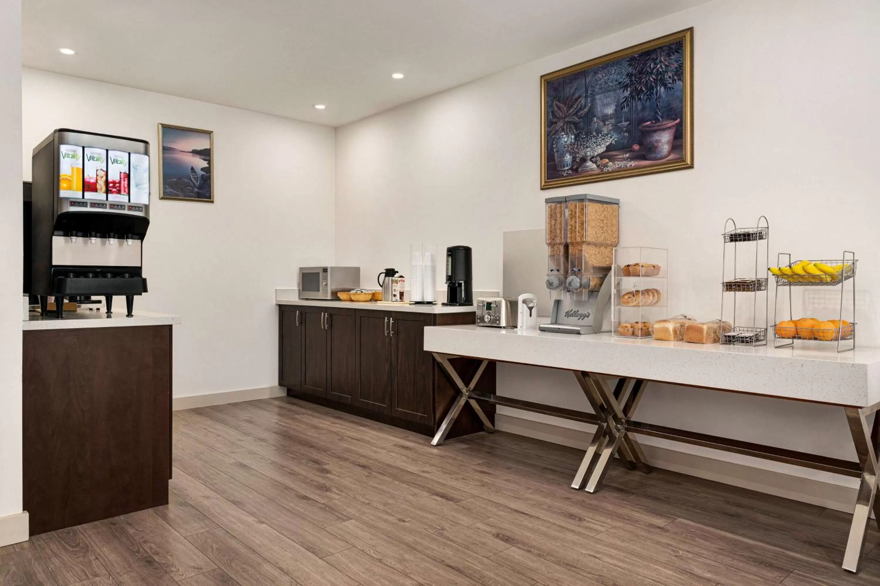 Property building in Howard Johnson by Wyndham Gravenhurst