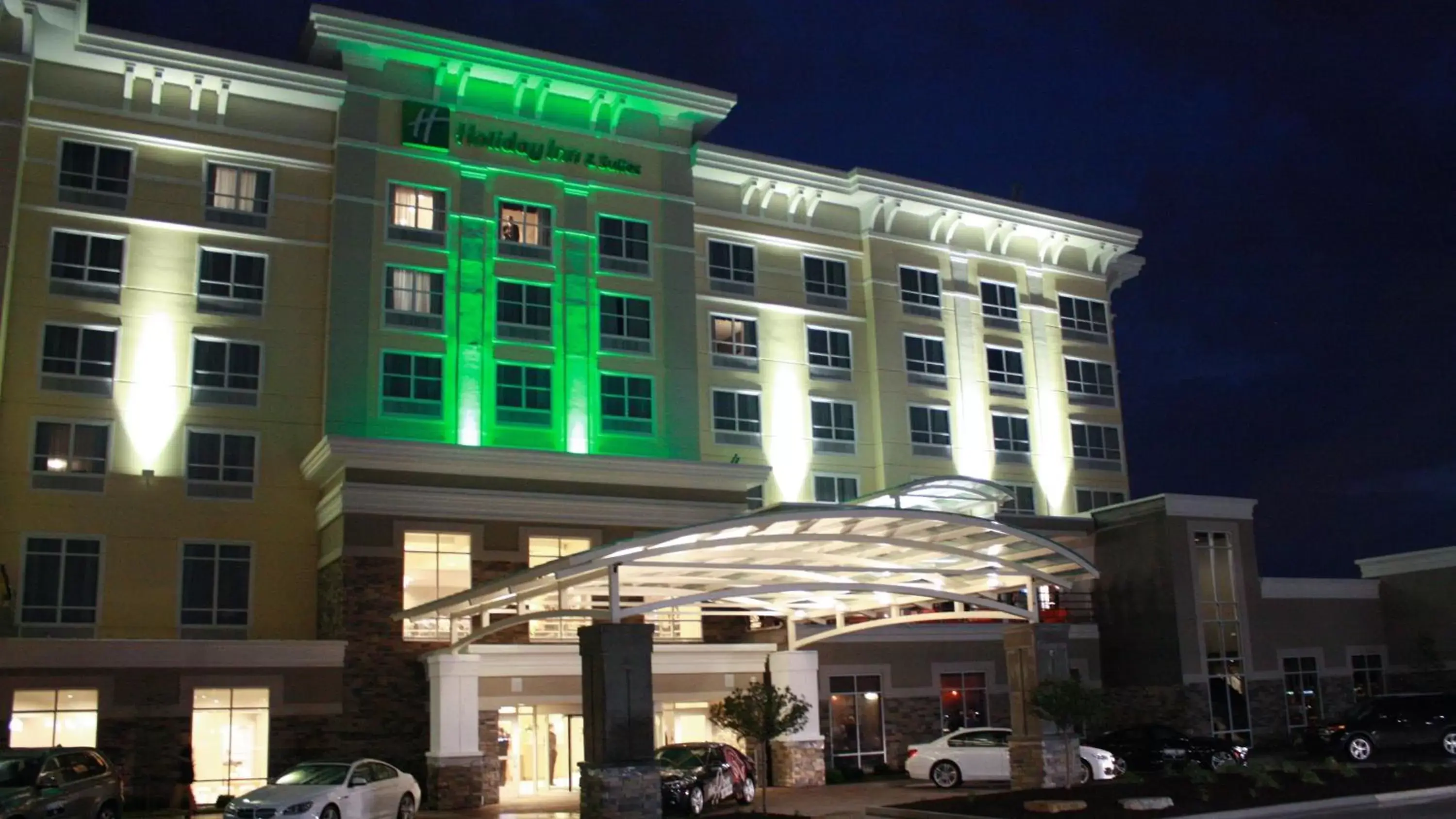 Property Building in Holiday Inn Hotel & Suites Davenport, an IHG Hotel