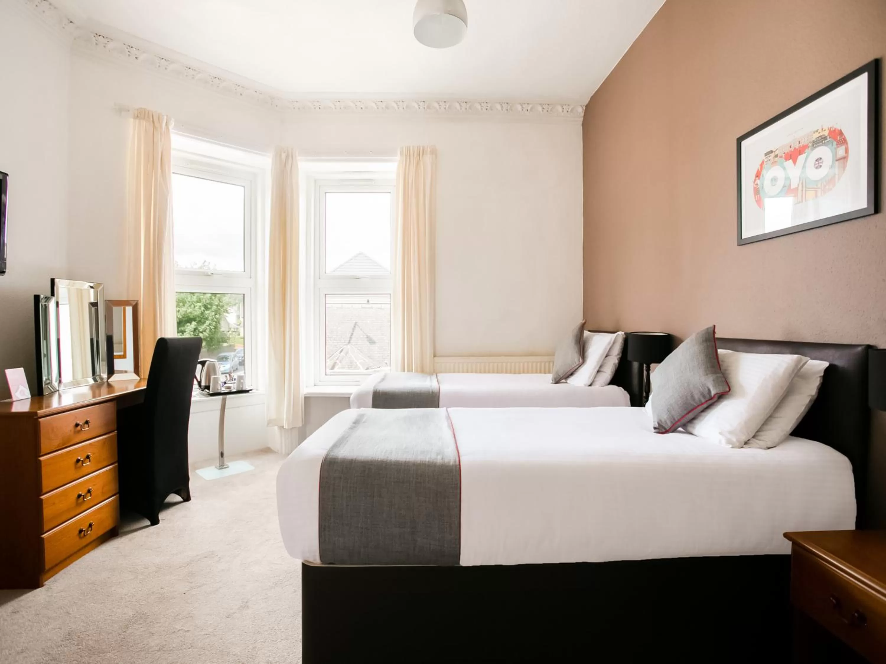 Photo of the whole room, Bed in Corner Hotel