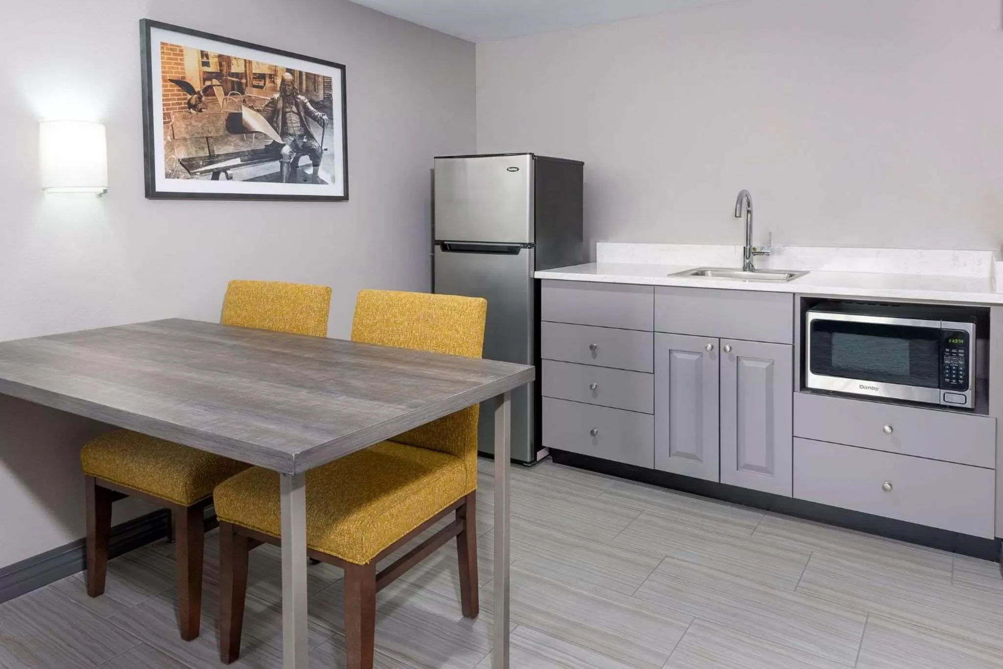 Kitchen or kitchenette in Hampton Inn & Suites Country Club Plaza