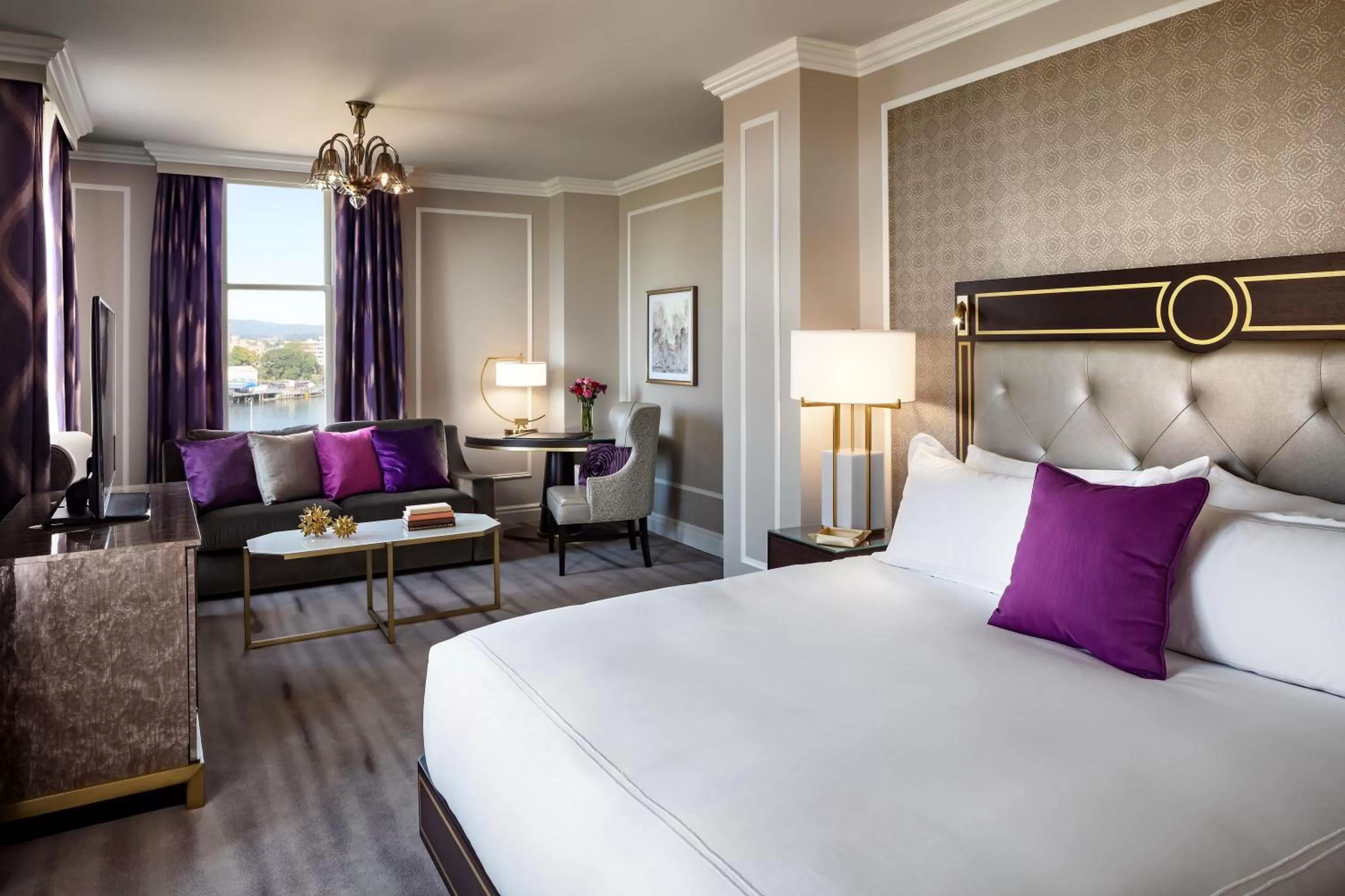 Bedroom, Bed in Fairmont Empress Hotel