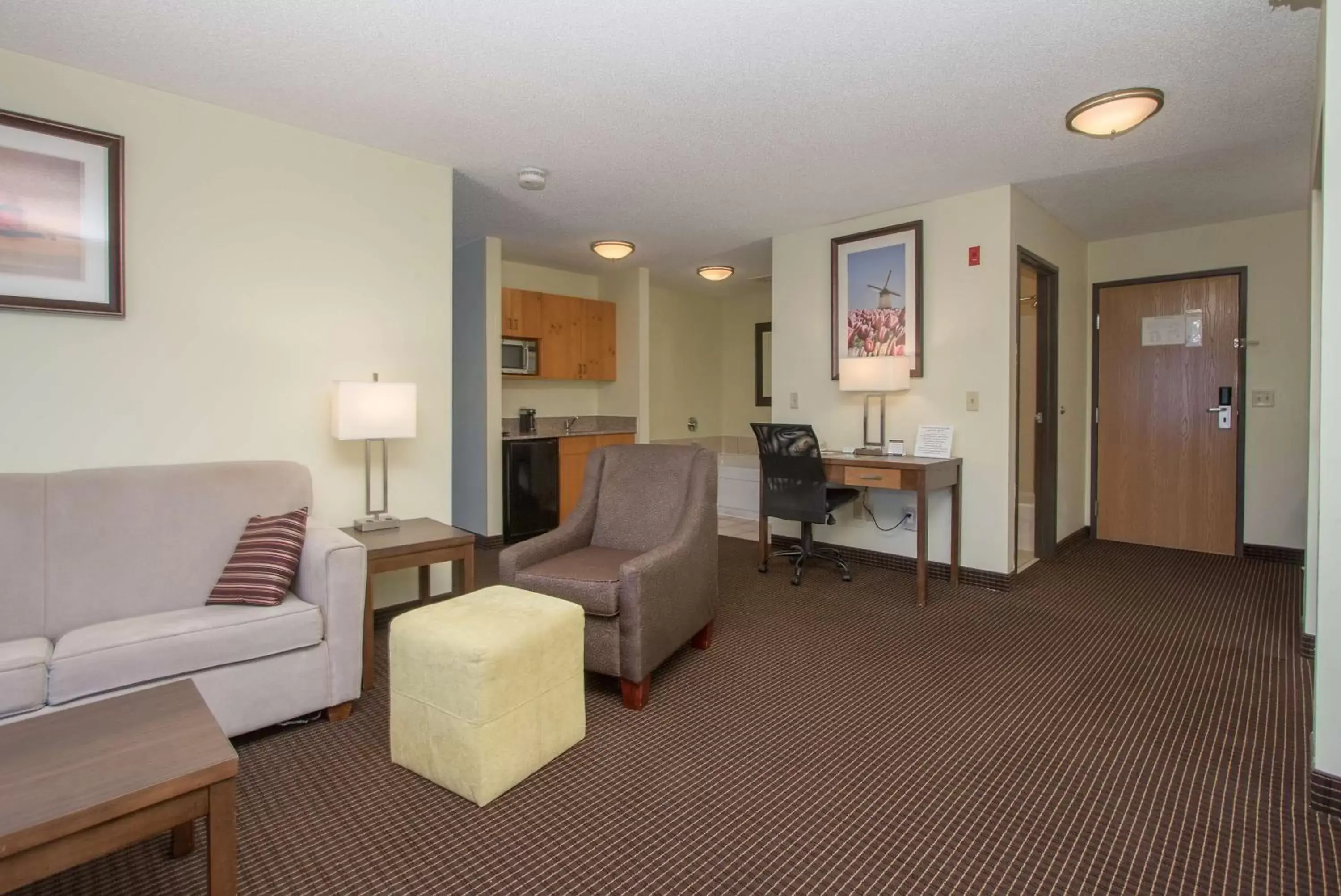 Photo of the whole room, Seating Area in Best Western Plus Holland Inn & Suites