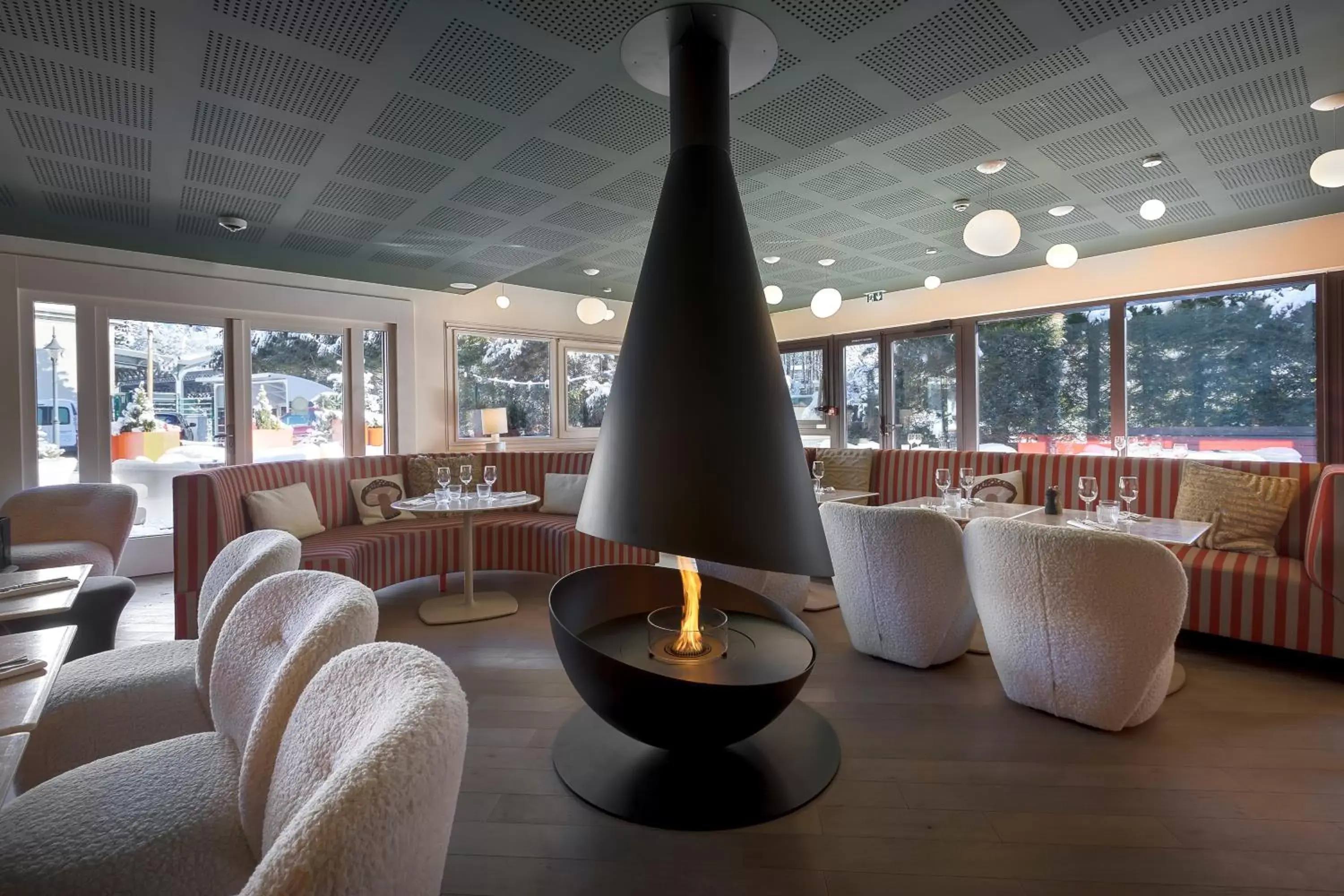 Restaurant/places to eat, Lounge/Bar in Mercure Chamonix Centre
