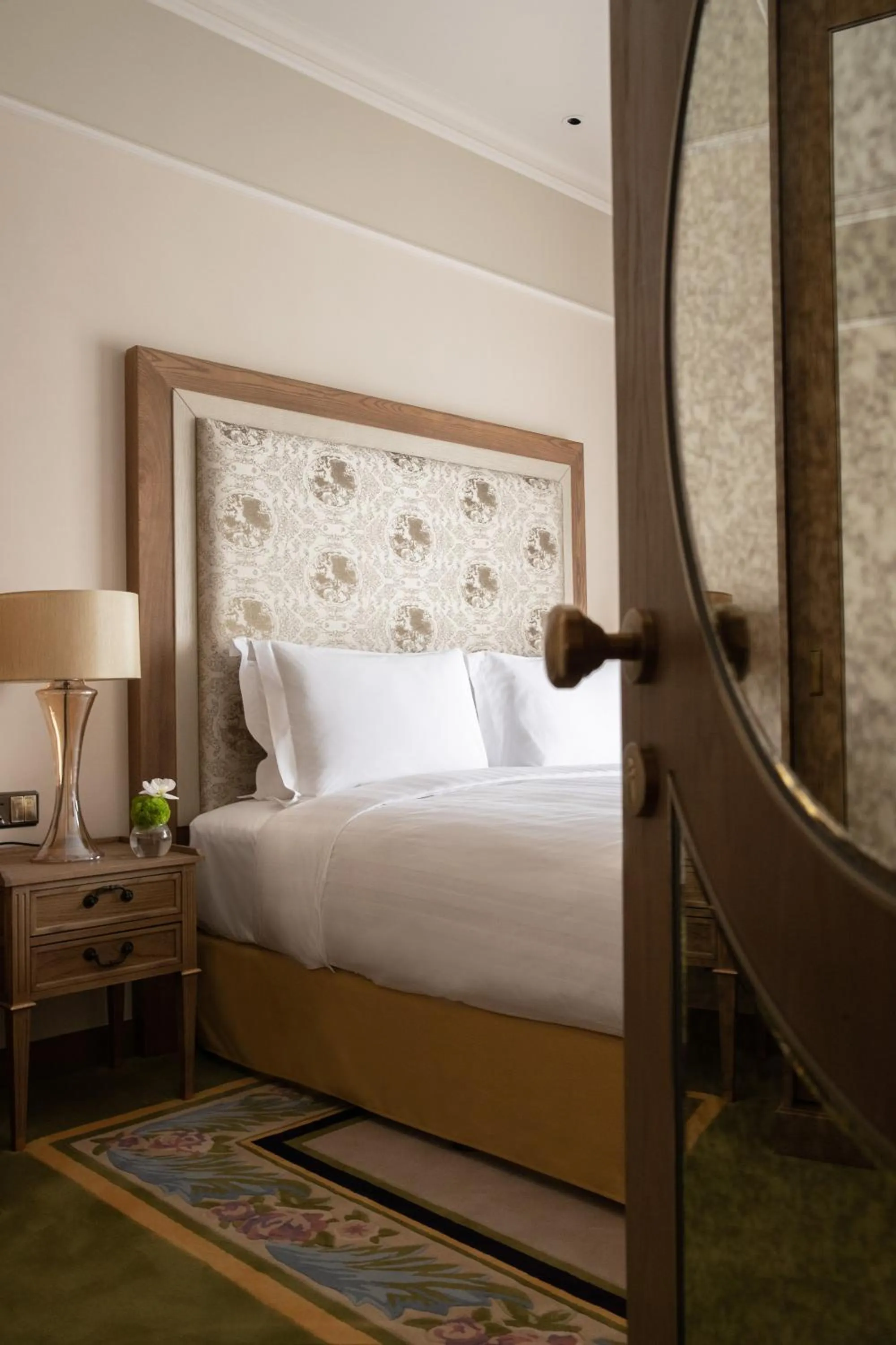 Bed in Jumeirah Living Guangzhou