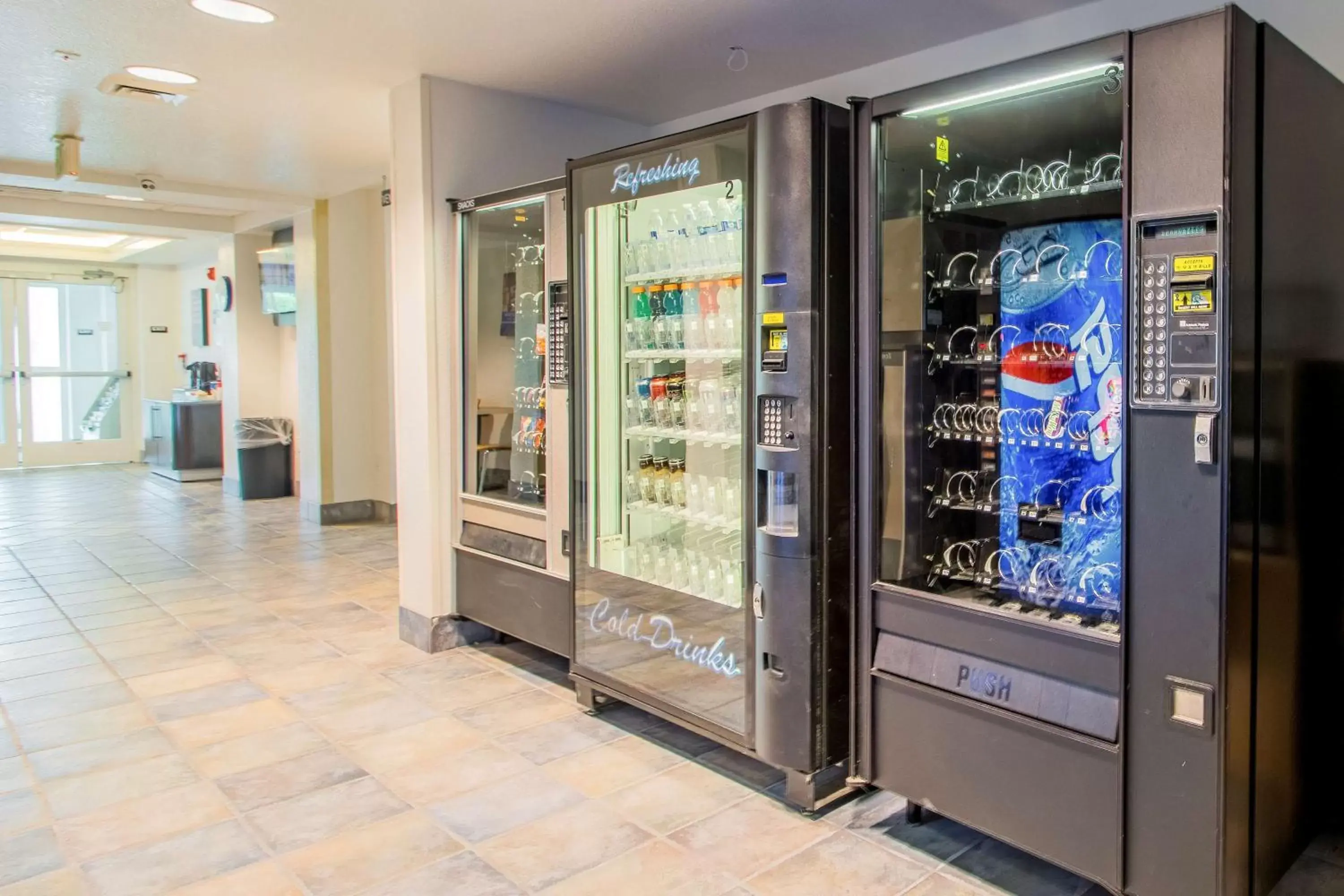 vending machine, Supermarket/Shops in Motel 6-Portland, OR - North