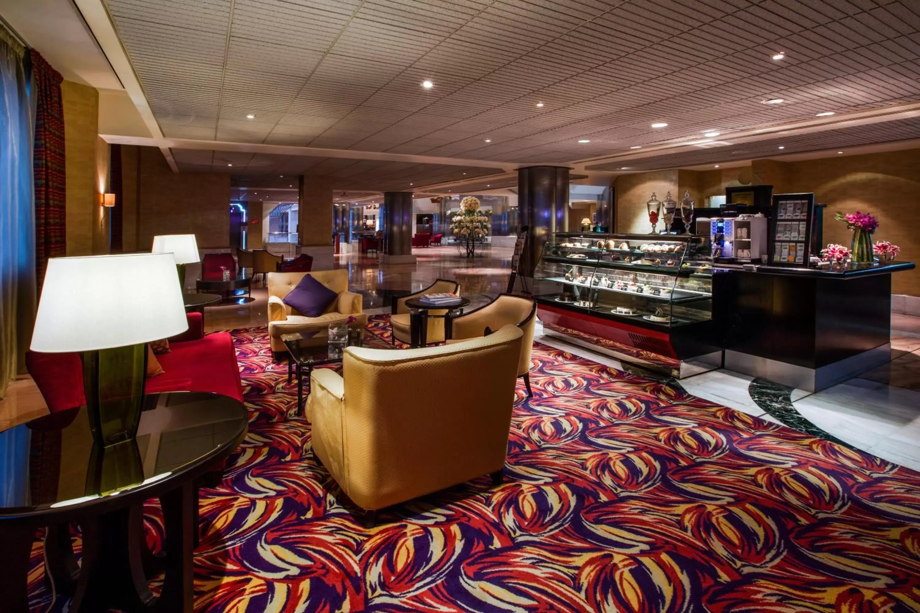 Lobby or reception, Lounge/Bar in Crowne Plaza Dubai Deira, an IHG Hotel