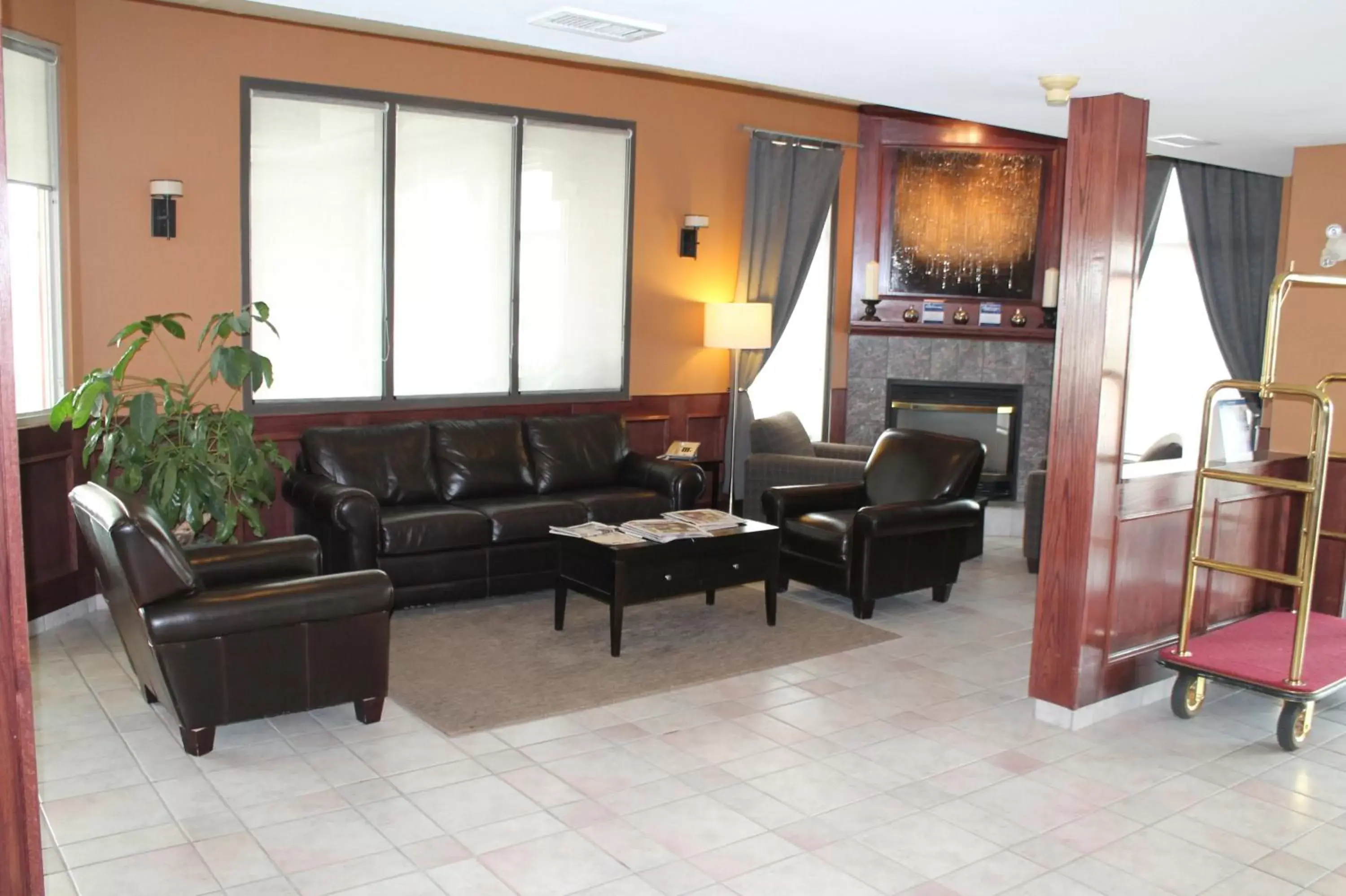 Lobby or reception in Best Western Strathmore Inn