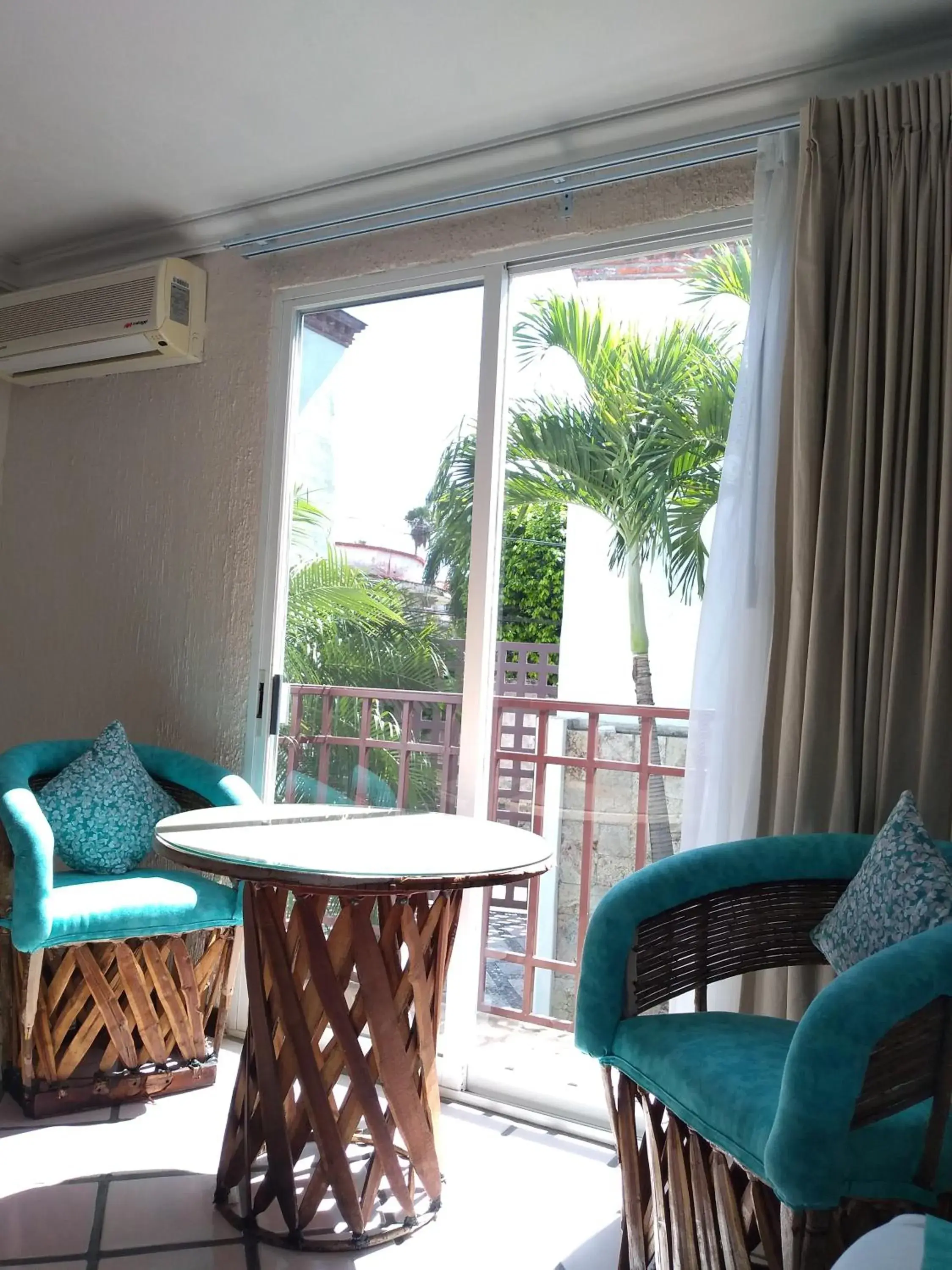 Balcony/Terrace, Seating Area in Hotel Posada Quinta Las Flores