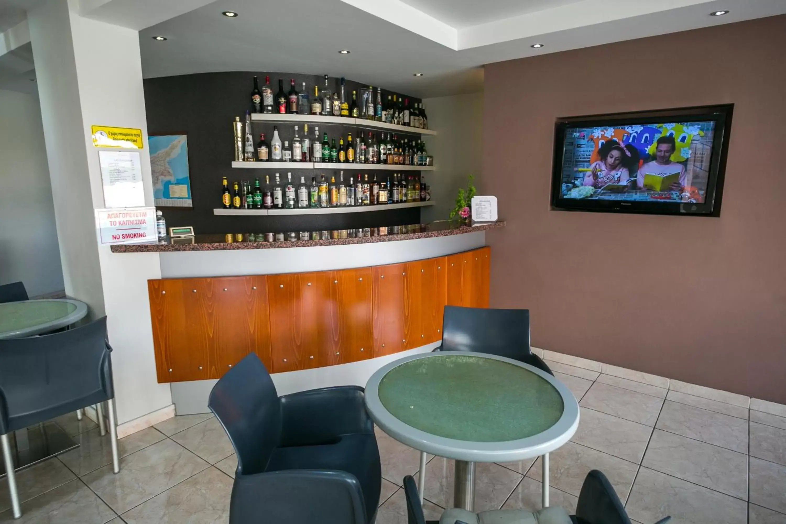 Restaurant/places to eat in Crystallo Apartments Restaurant/places to eat in Crystallo Apartments