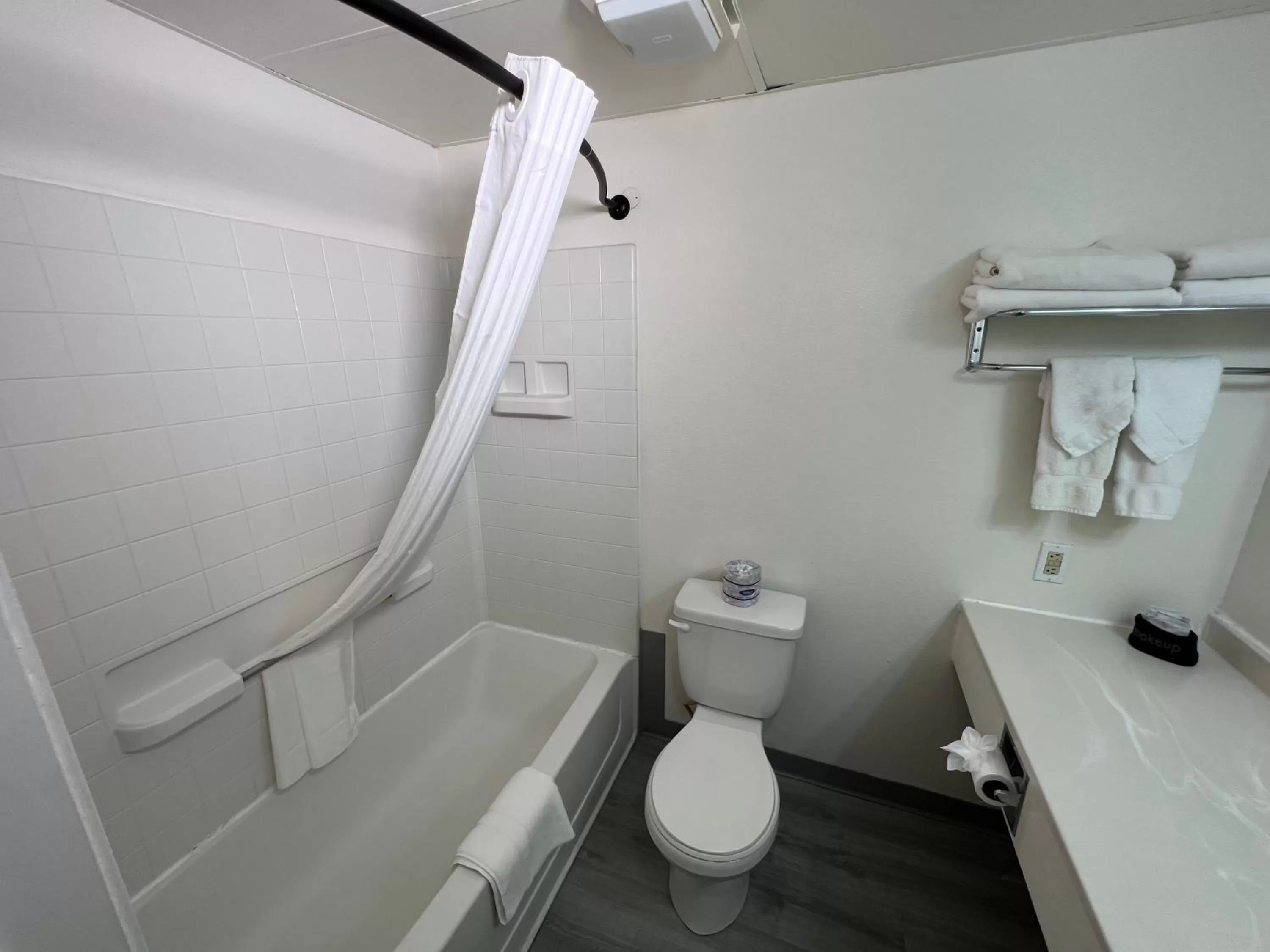 Bathroom in The Junction Hotel and Hostel