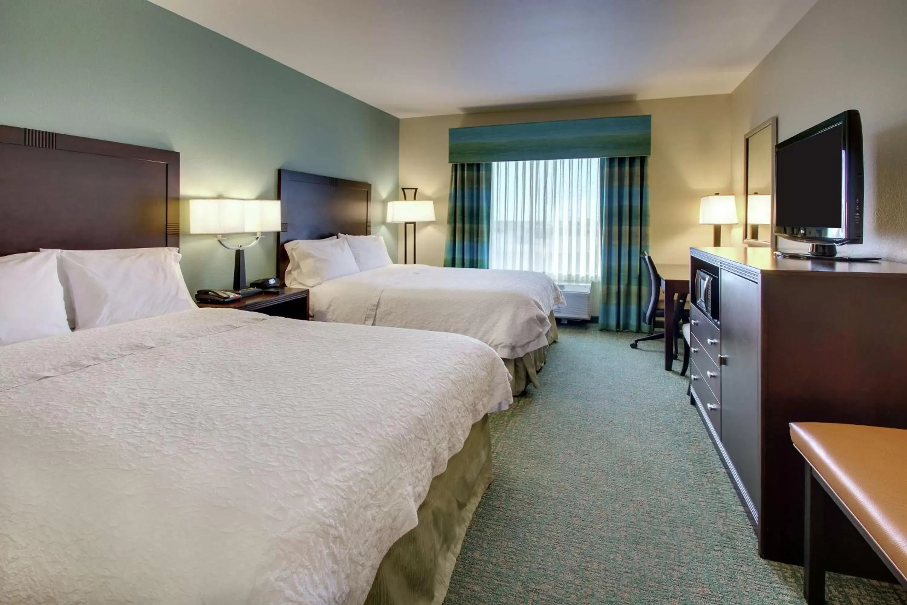 Queen Room with Two Queen Beds - Hearing Access/Non-Smoking in Hampton Inn Vernon Queen Room with Two Queen Beds - Hearing Access/Non-Smoking in Hampton Inn Vernon