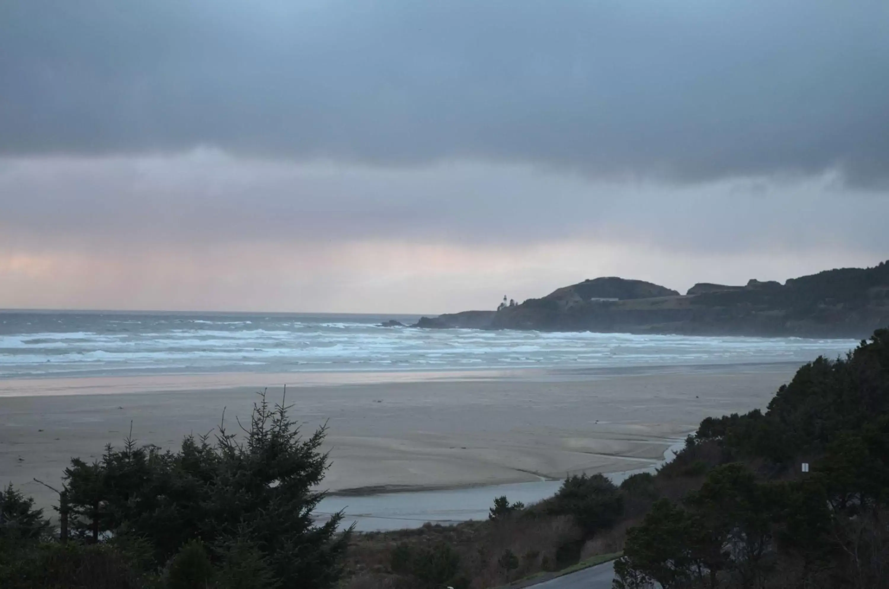 King Room with Ocean View - Non-Smoking in Best Western Plus Agate Beach Inn