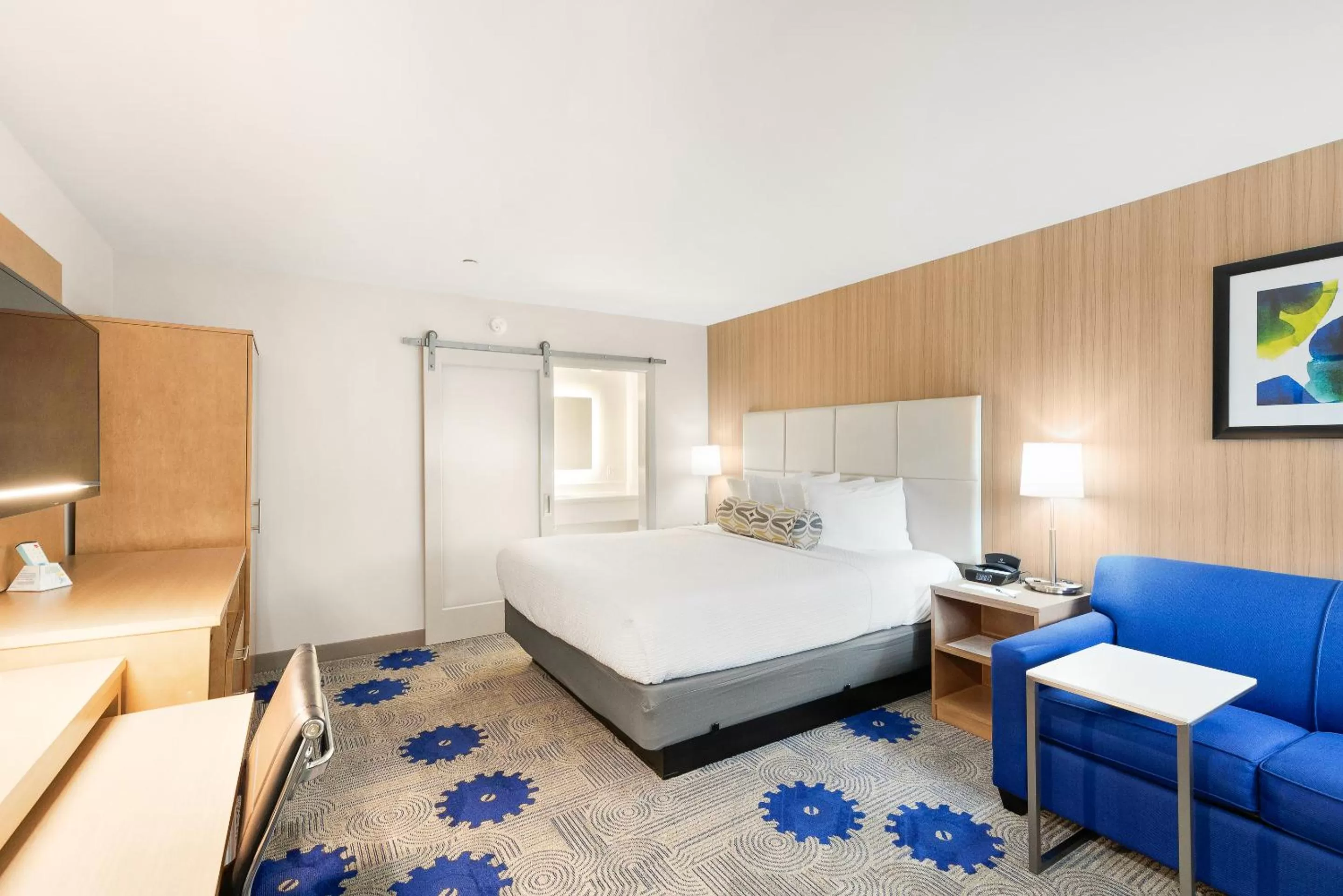 Photo of the whole room, Bed in Best Western Red Coach Inn