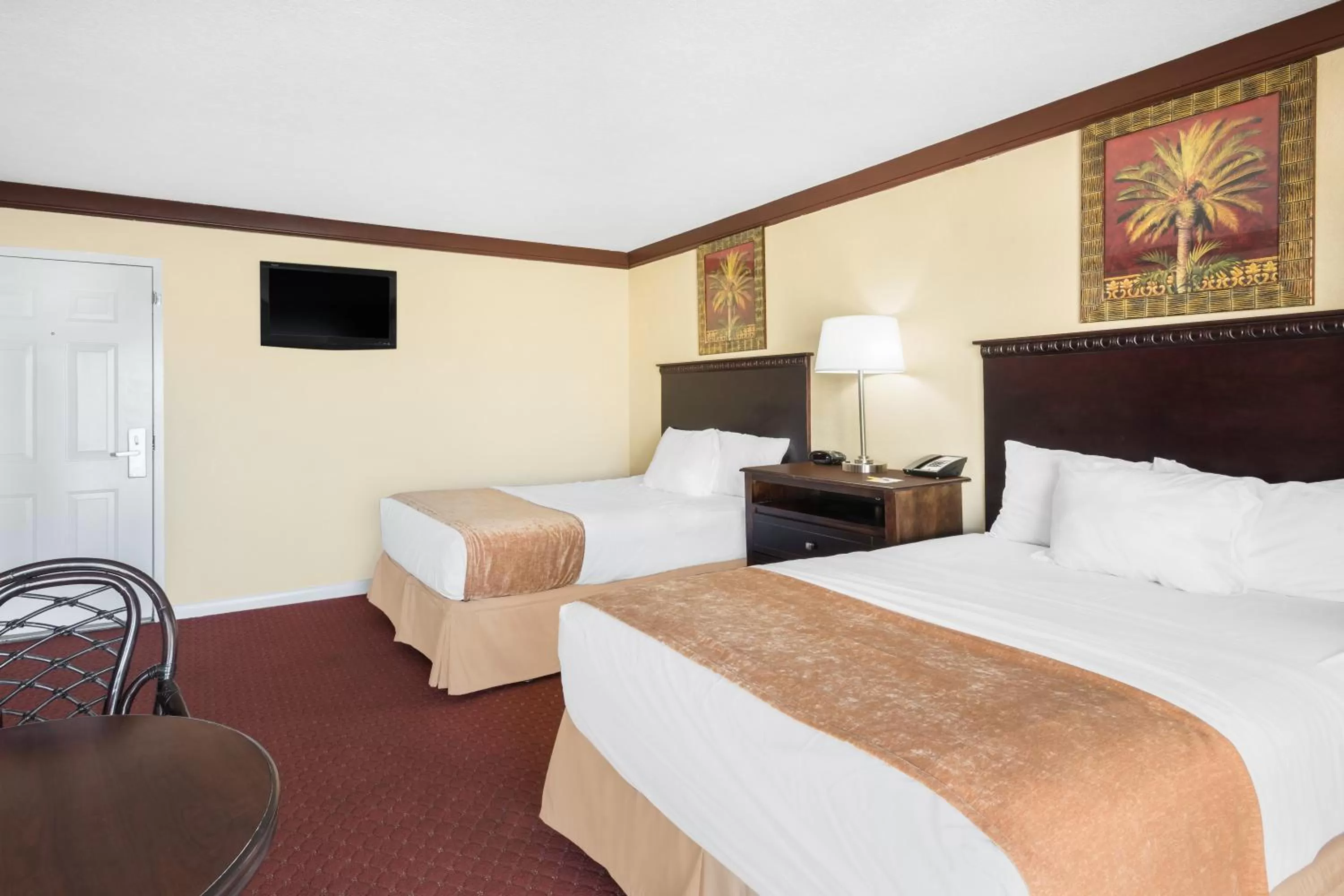 Bed in Days Inn by Wyndham Ocean City Oceanfront