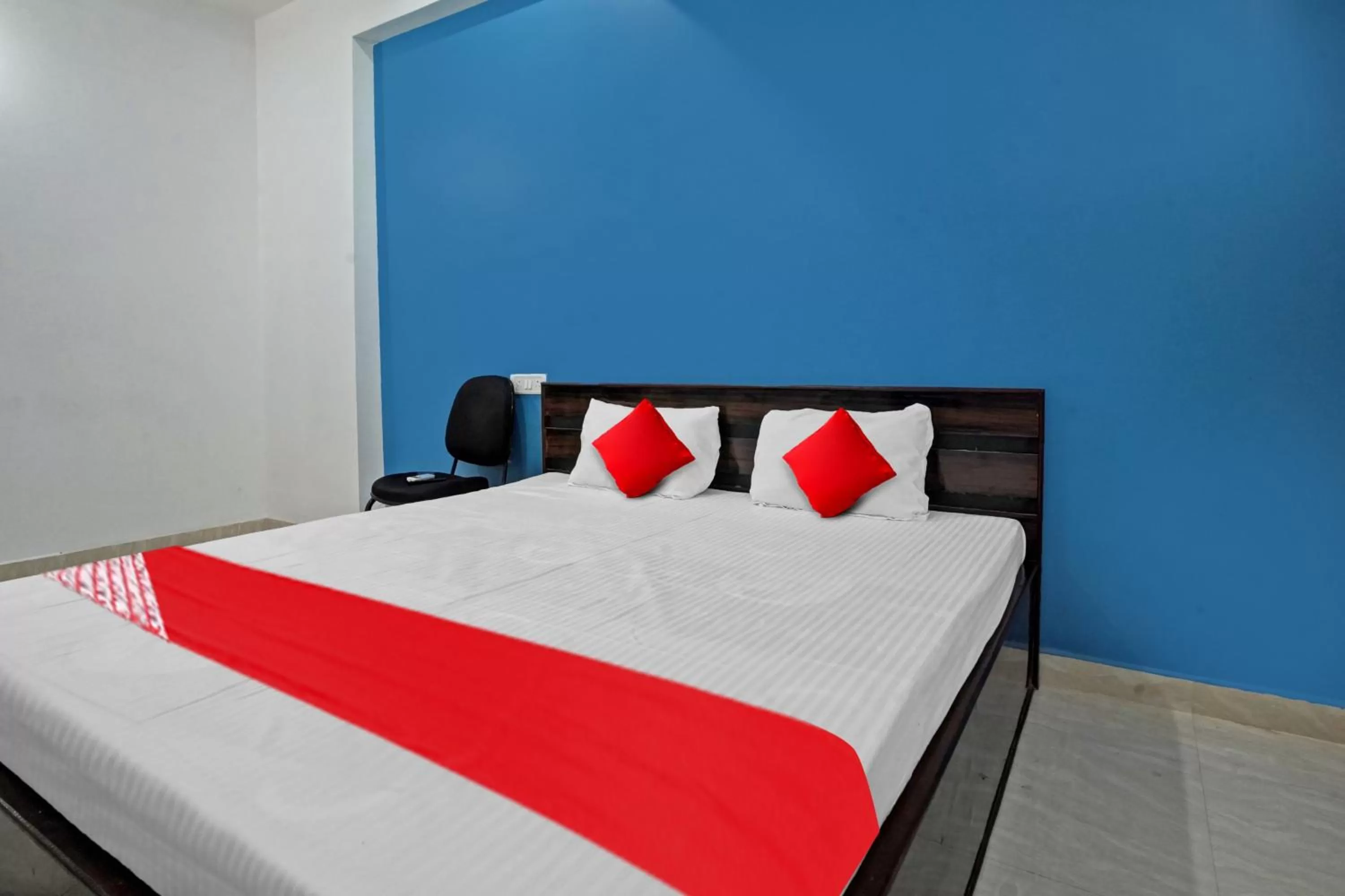 Bedroom, Bed in OYO Flagship Hotel Sun City