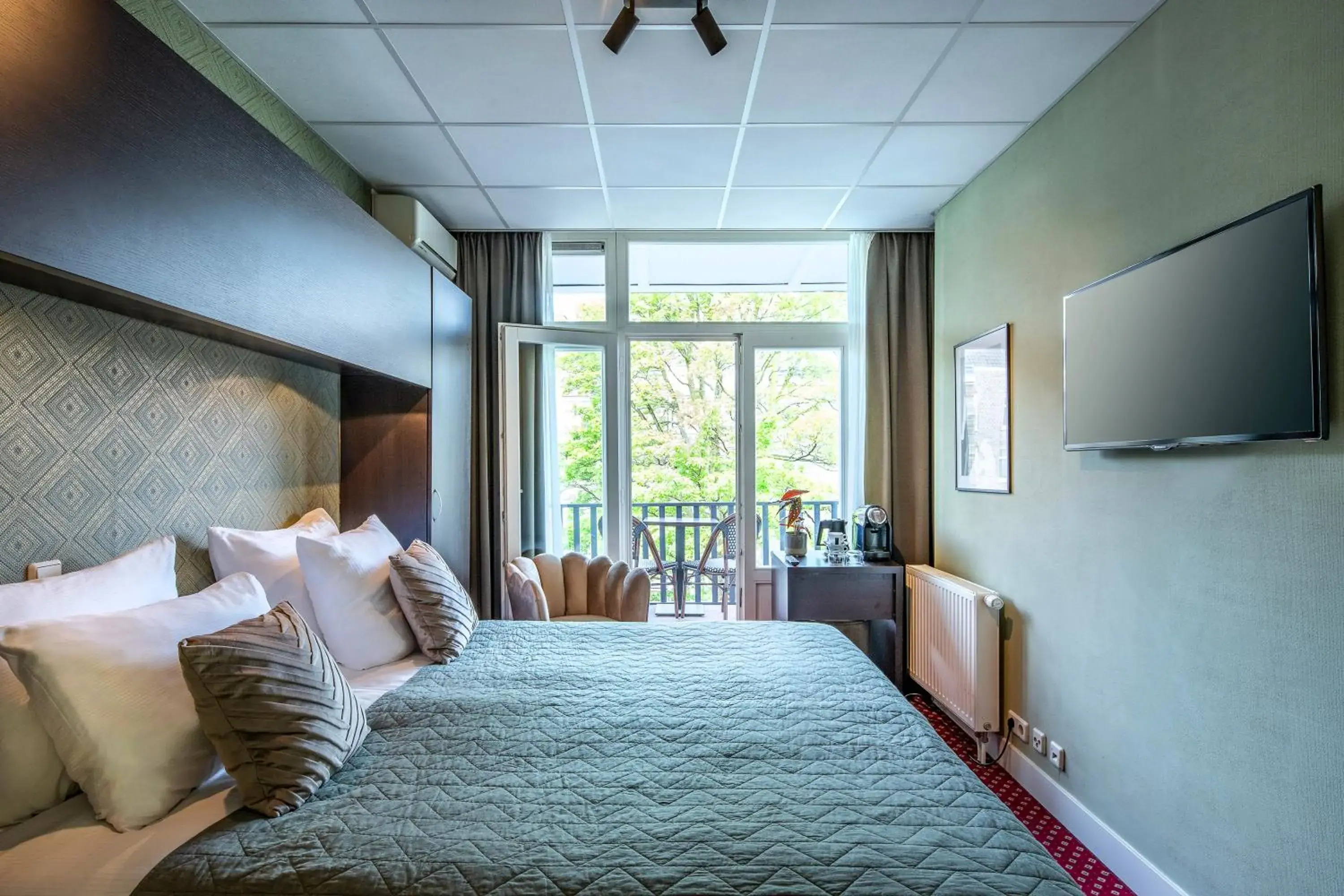 Bed in Hotel Atlantis Amsterdam