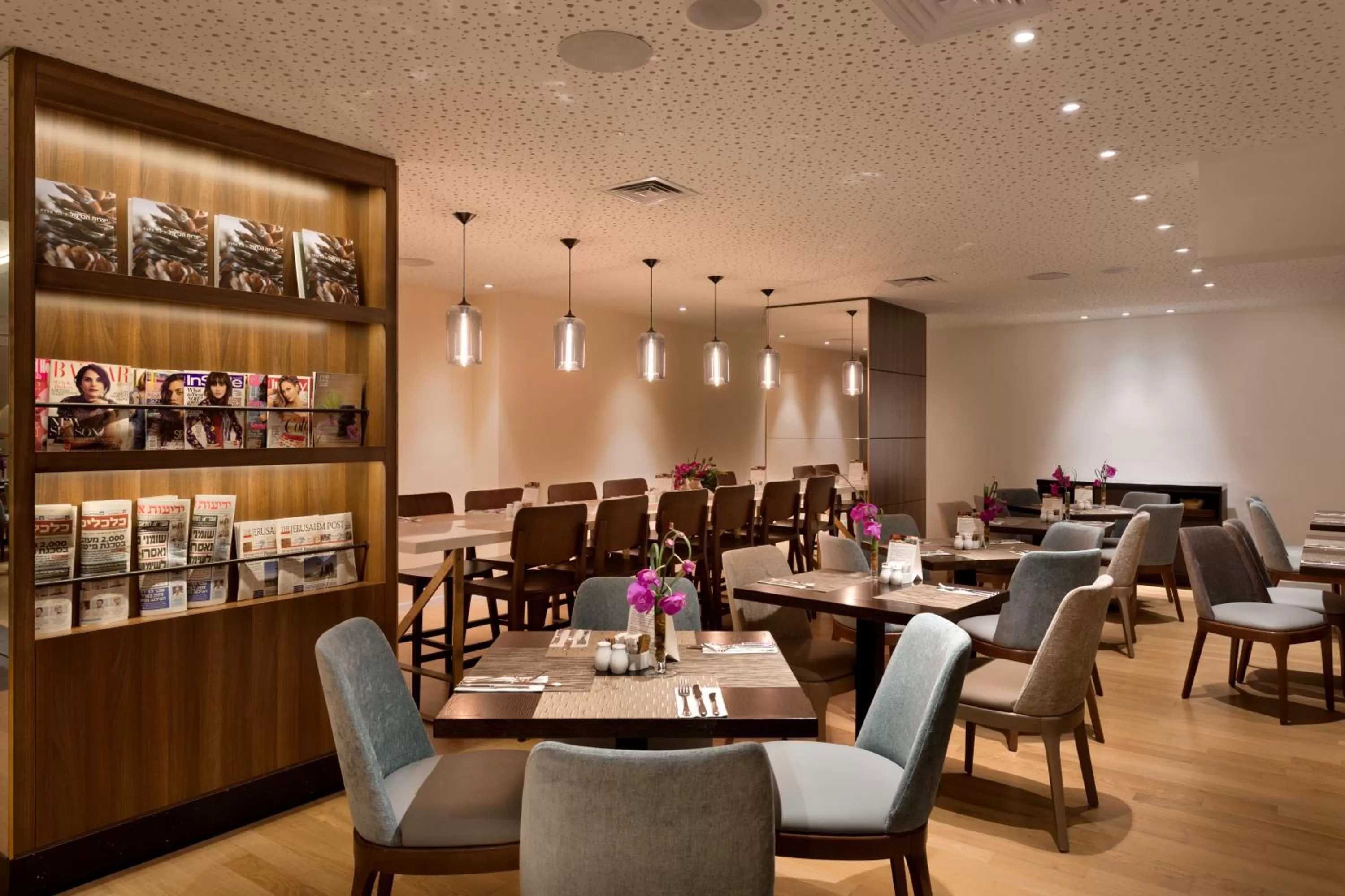 Restaurant/places to eat in Sea Tower by Isrotel Design