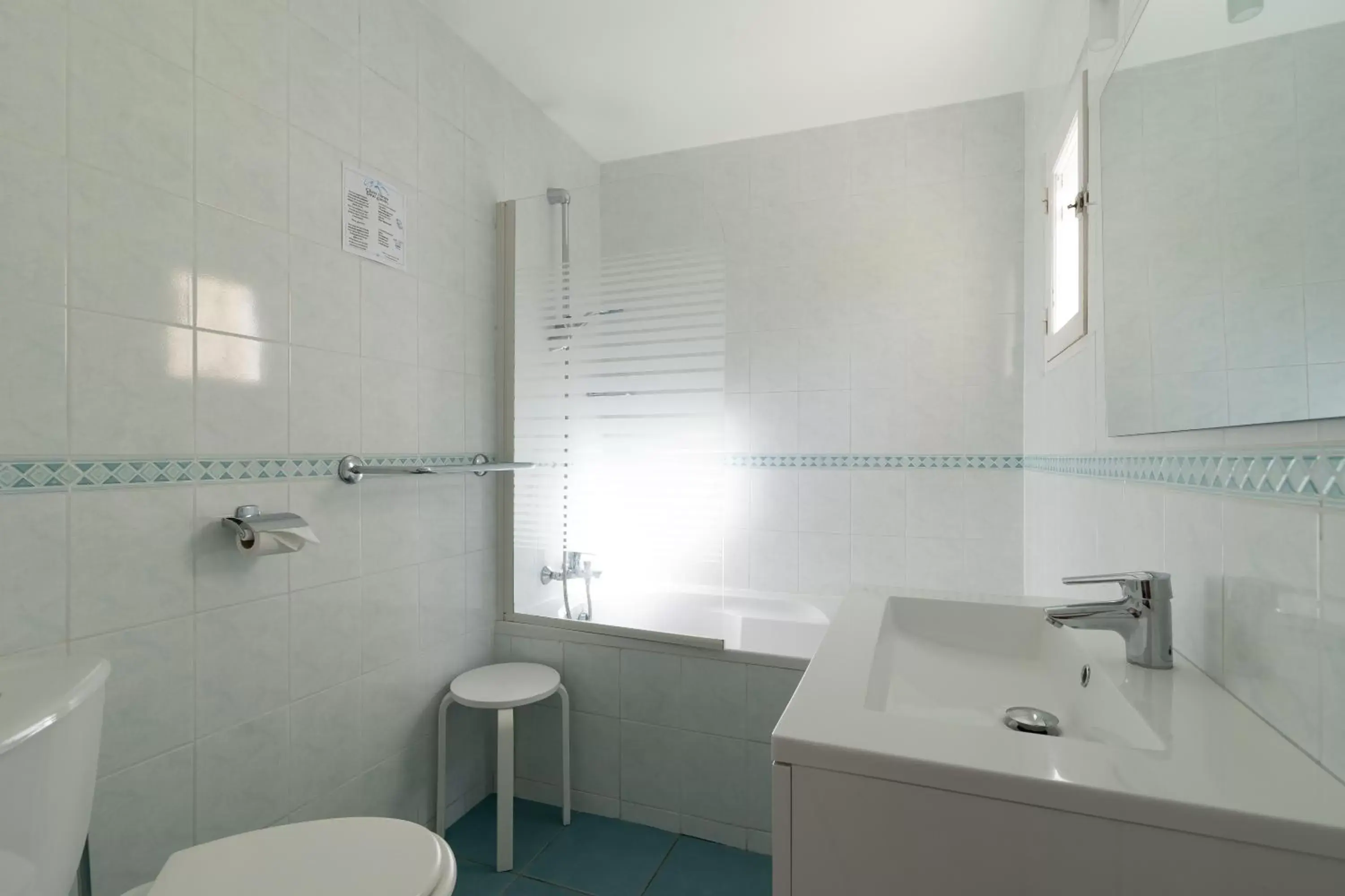 Bathroom in "Cap Riviera" Hotel & Restaurant Saint Aygulf