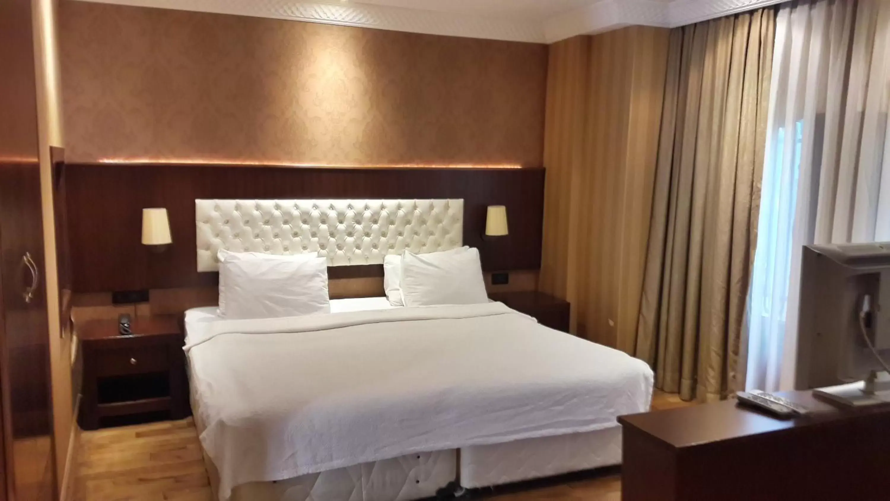 Communal lounge/ TV room, Bed in Mangana Konak Hotel