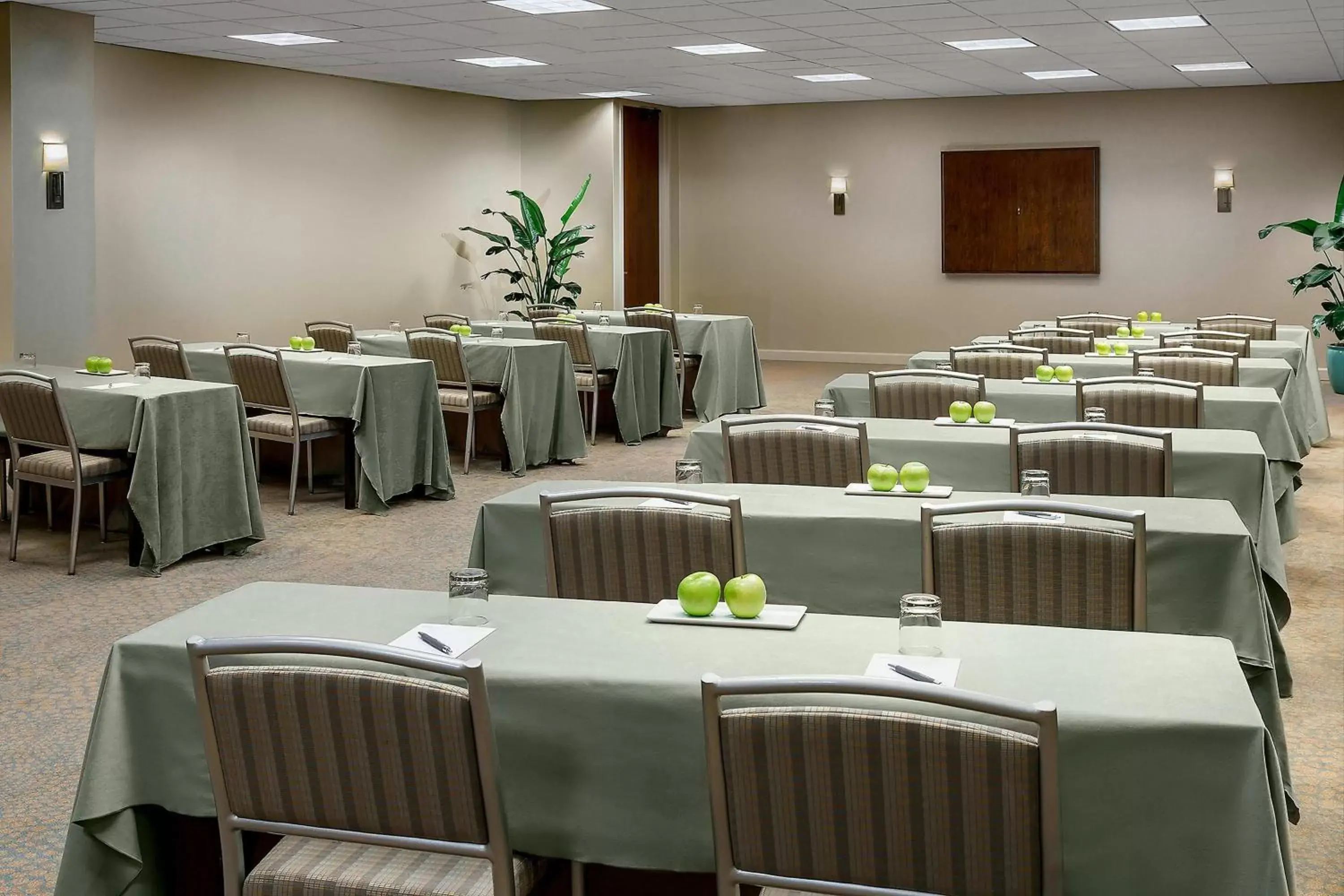 Meeting/conference room, Restaurant/Places to Eat in The Westin Chicago Northwest