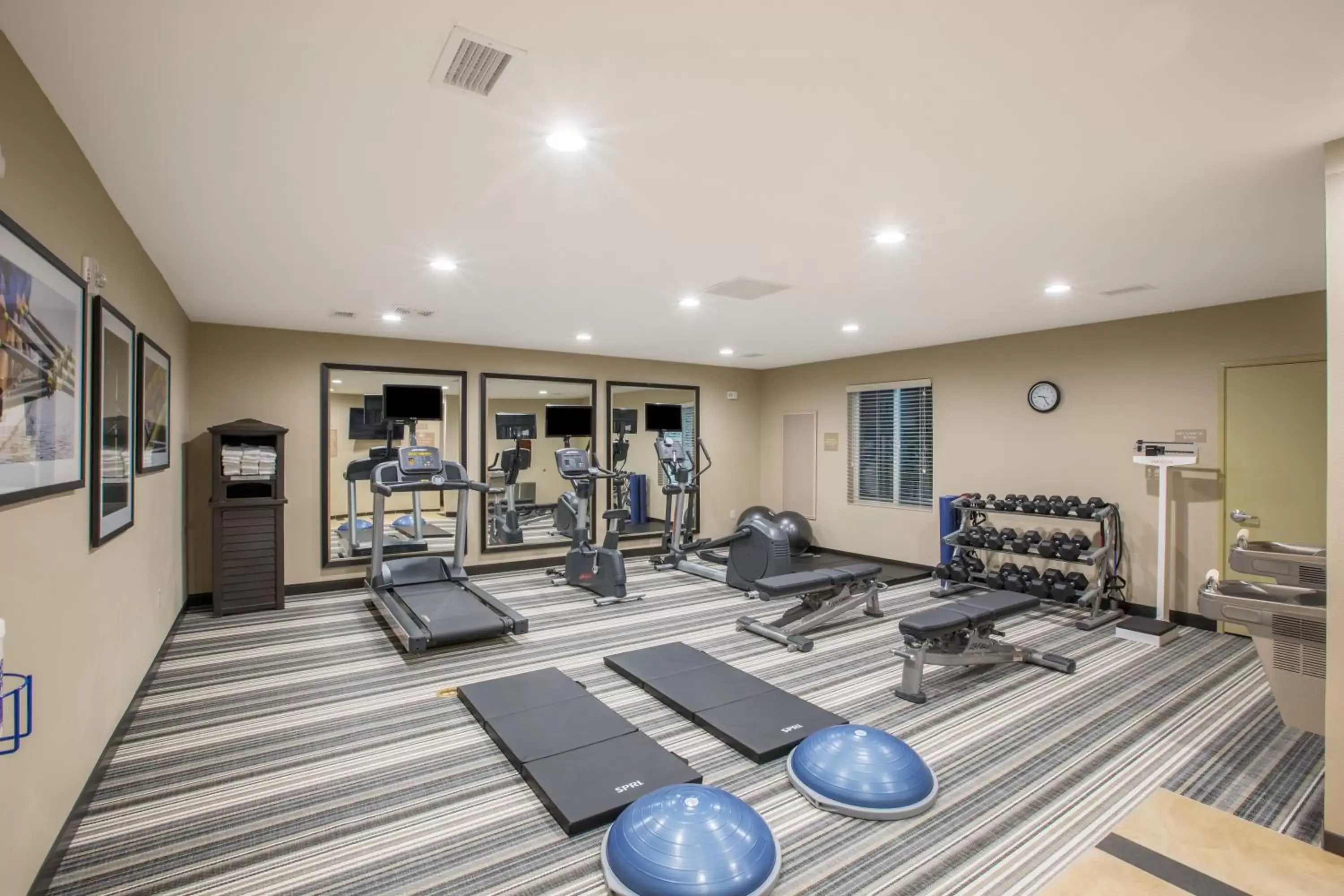 Spa and wellness centre/facilities, Fitness Center/Facilities in Candlewood Suites - Omaha Millard Area, an IHG Hotel