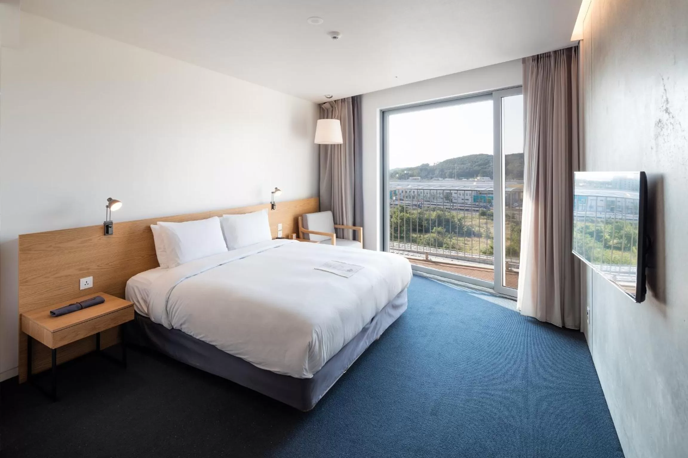 Standard Double Room with Mountain View in Nest Hotel Incheon
