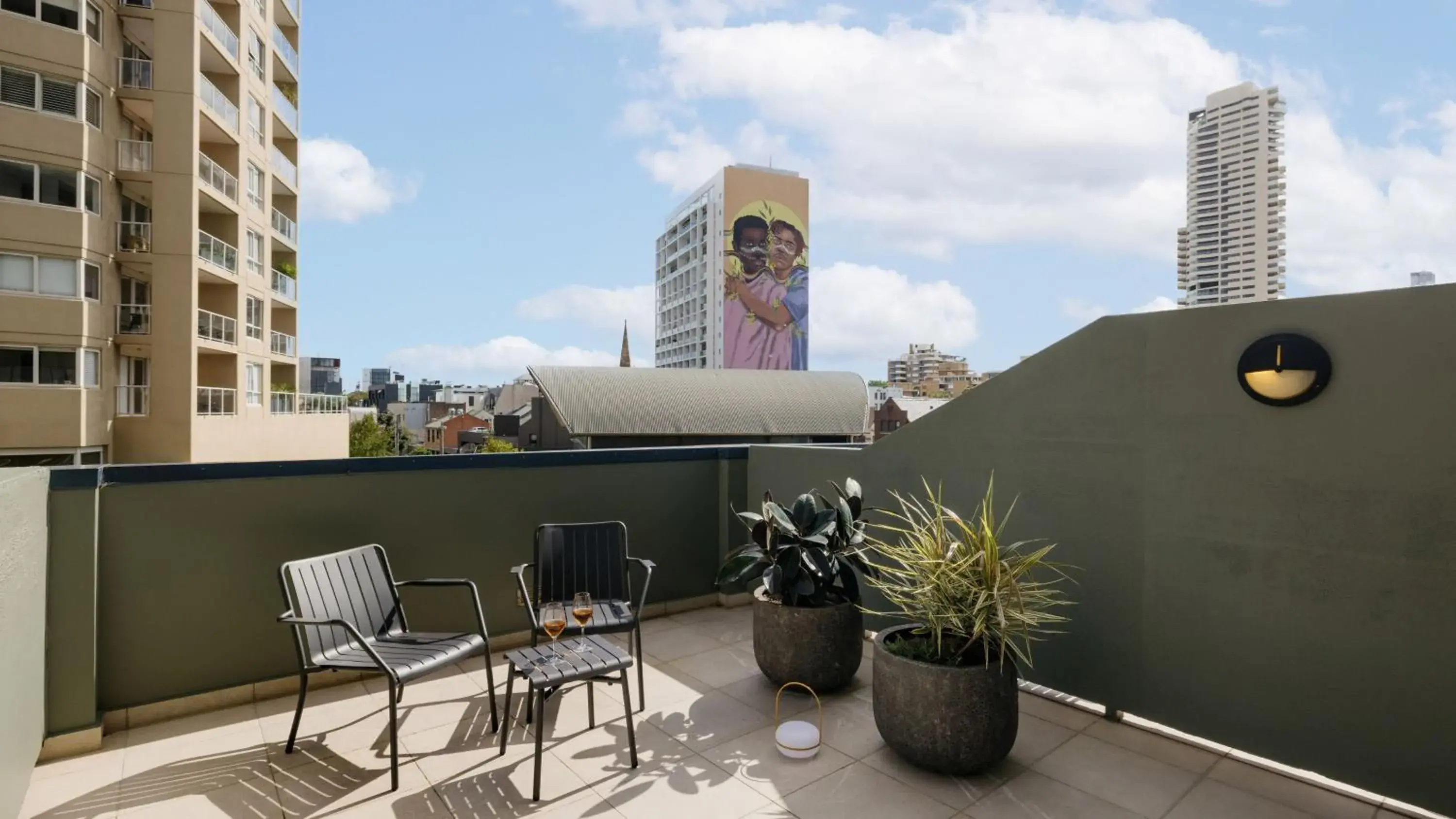 Photo of the whole room, Balcony/Terrace in Hotel Indigo Sydney Potts Point