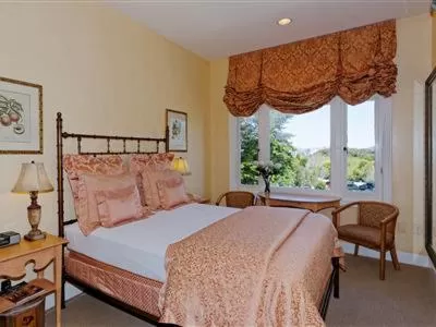 Bed in Hotel Sausalito