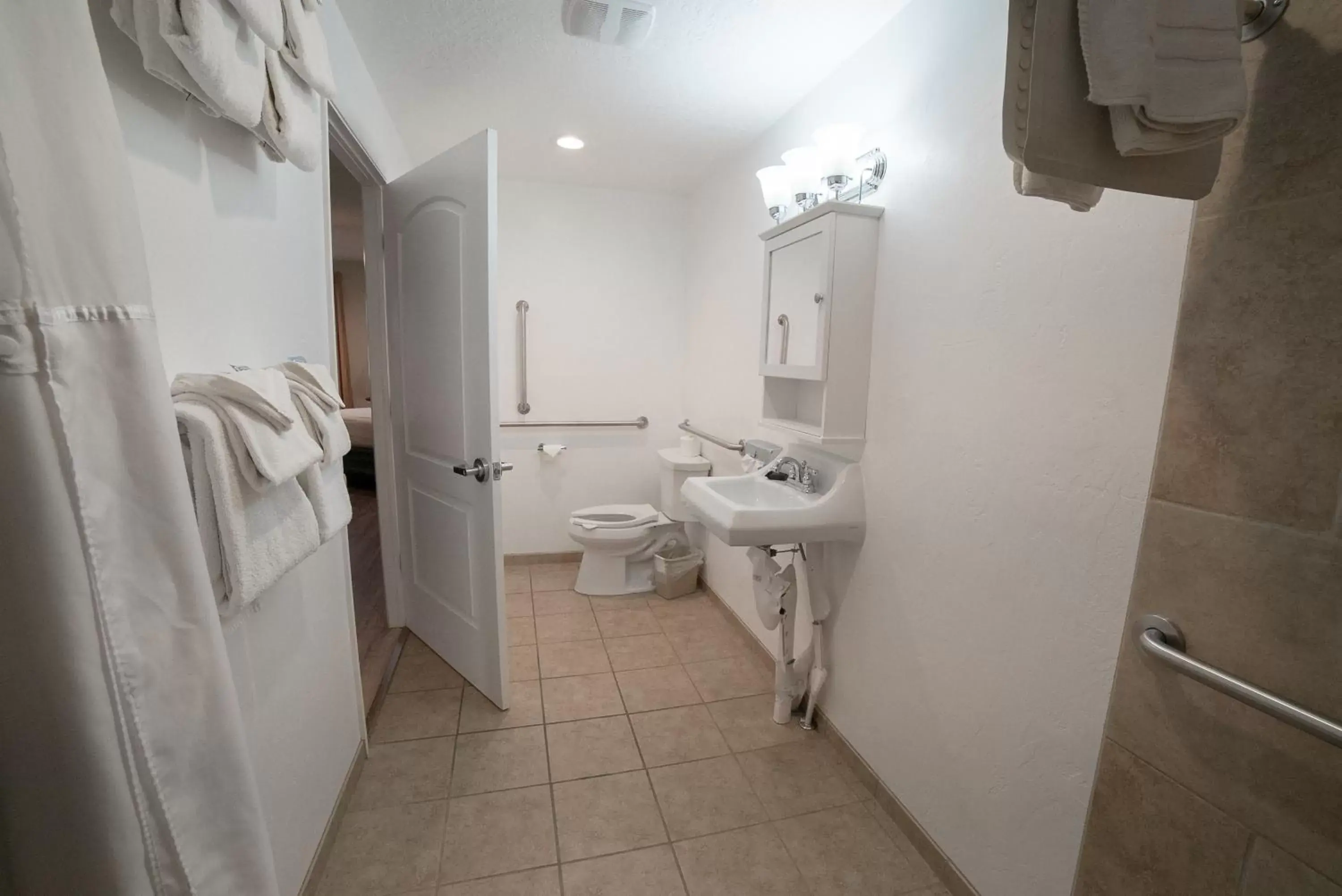 Bathroom in Parry Lodge