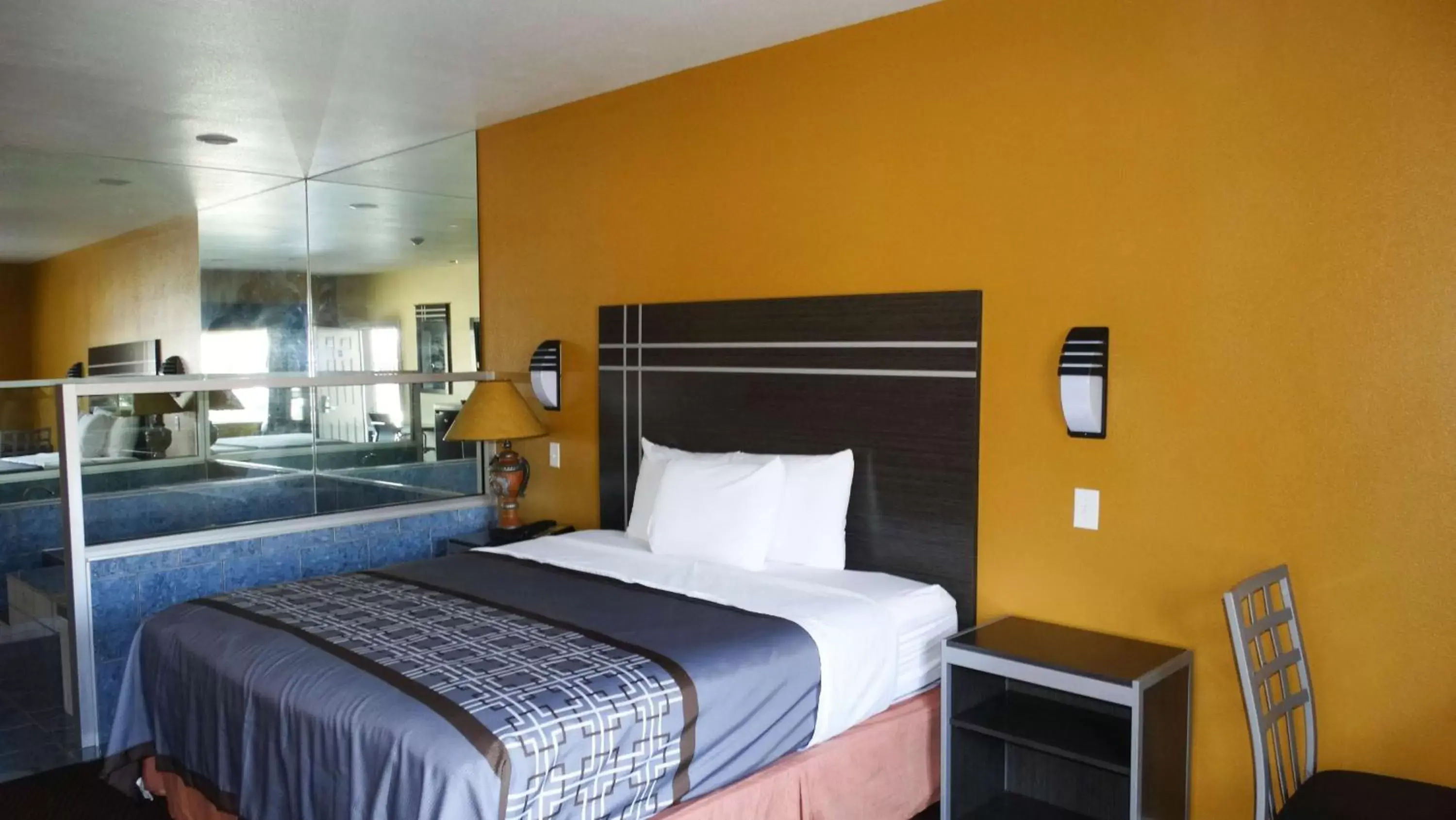 Bed in Motel 6 Houston, TX – Willowbrook Mall