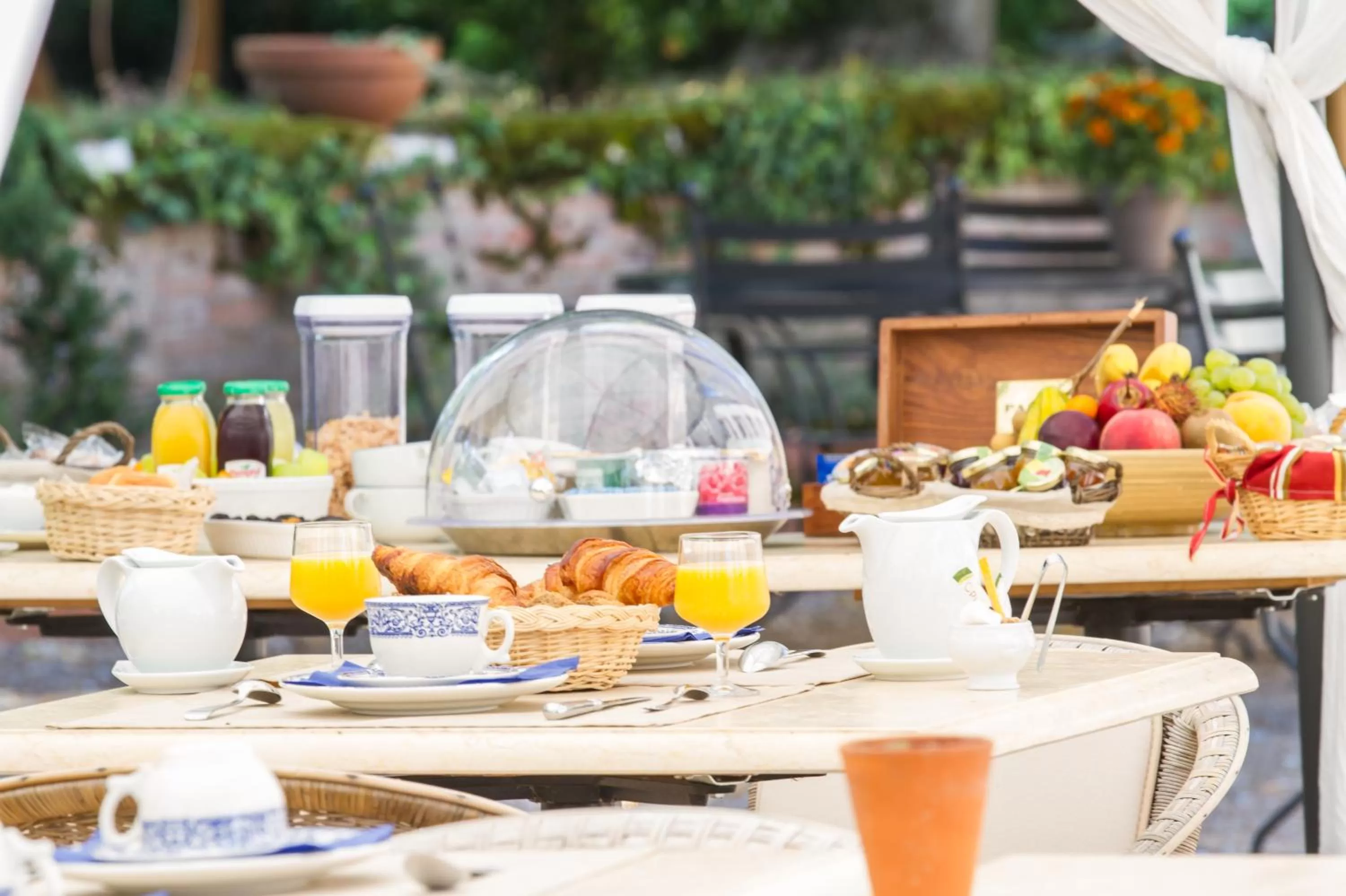 Patio, Breakfast in Domaine de Rasigous