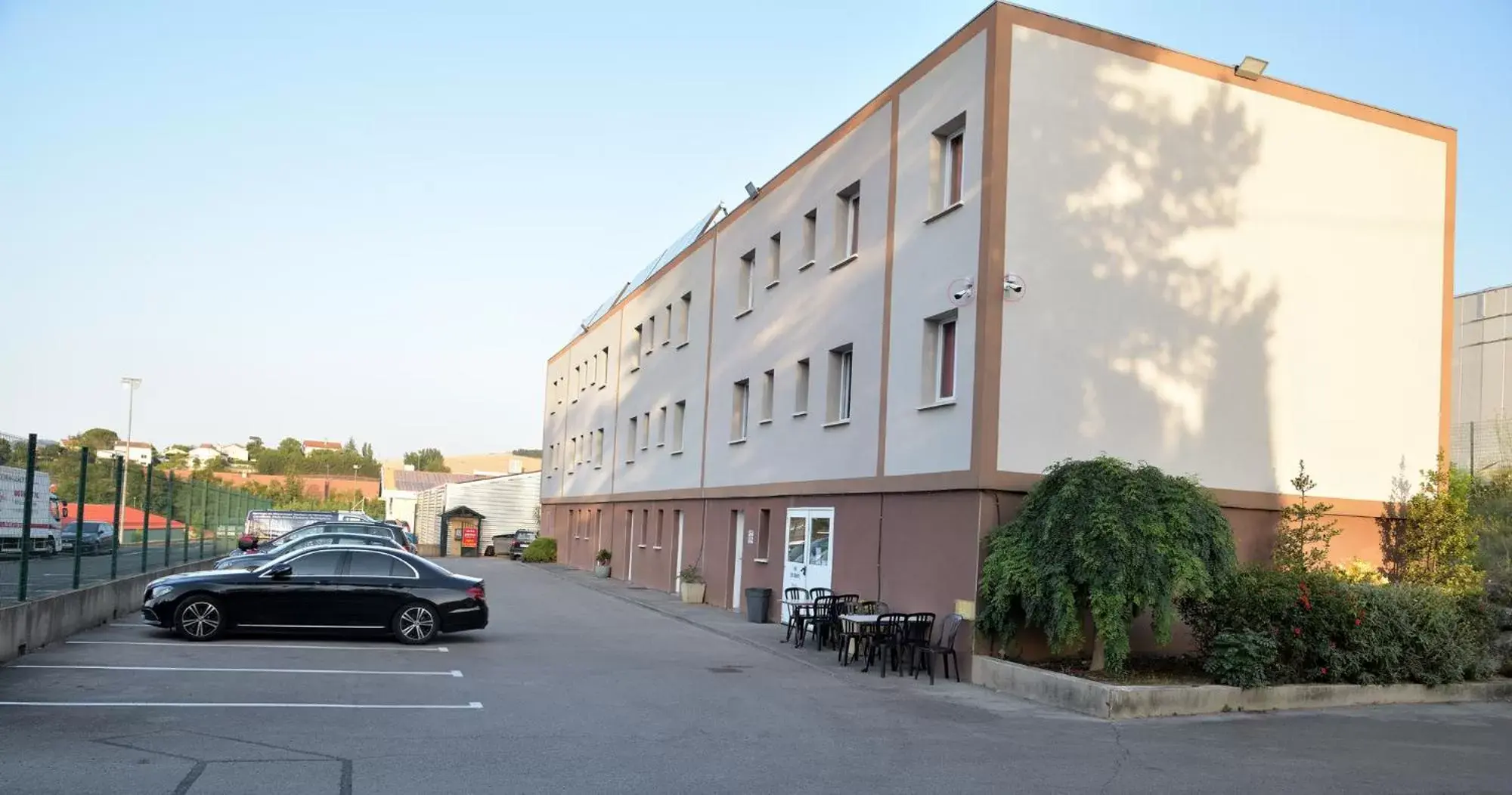 Property Building in Hotel Restaurant du Bowling de Millau