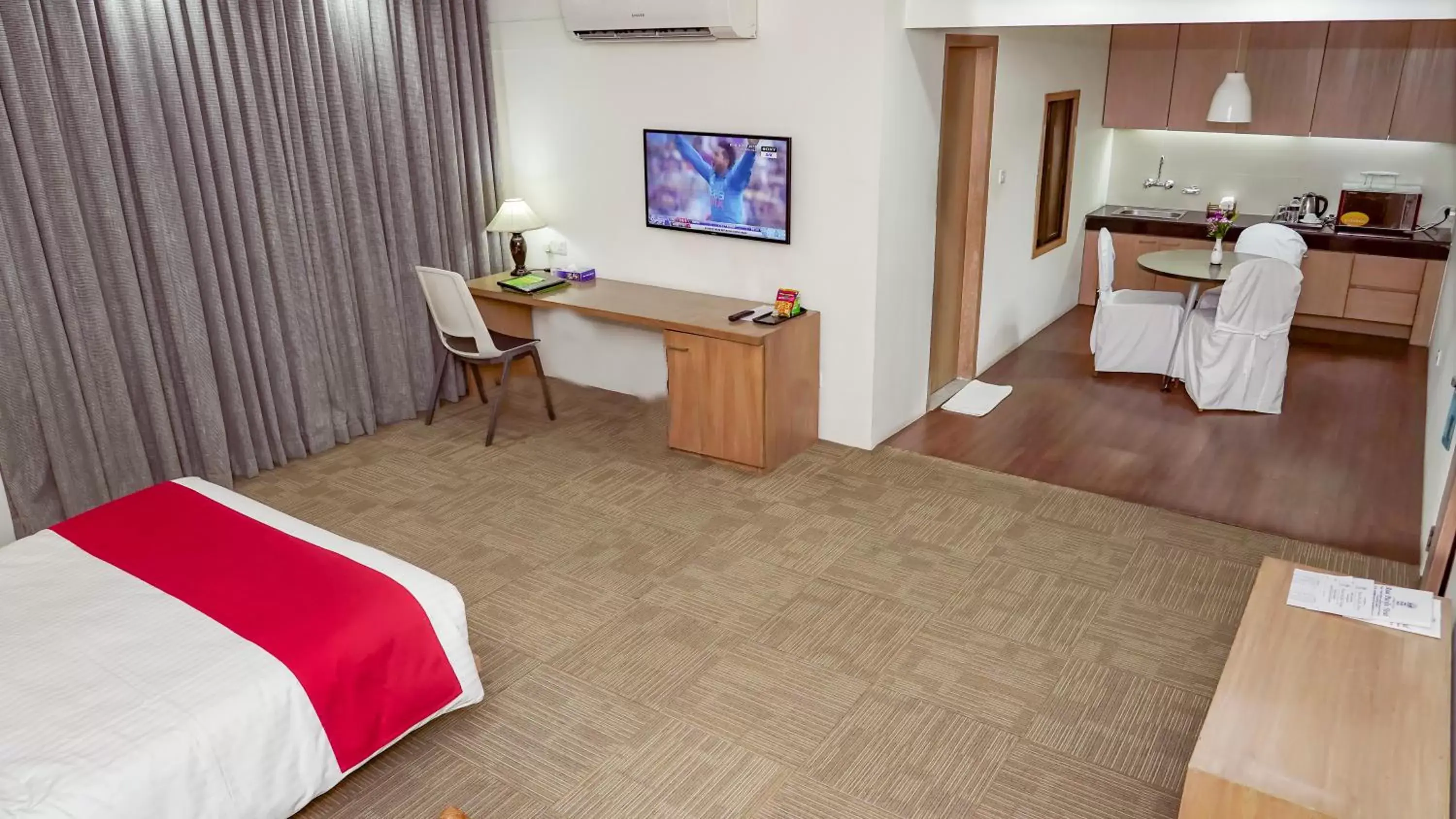 Bed, TV/Entertainment Center in Asia Pacific Hotel