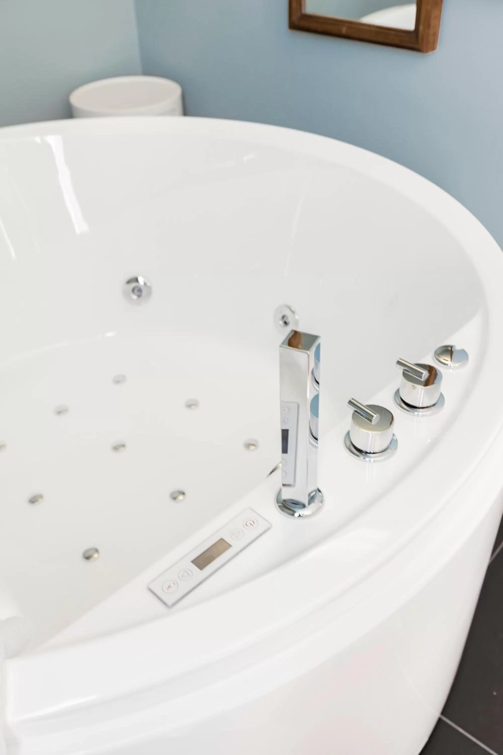 Hot Tub in Hotel Priori Secret Garden