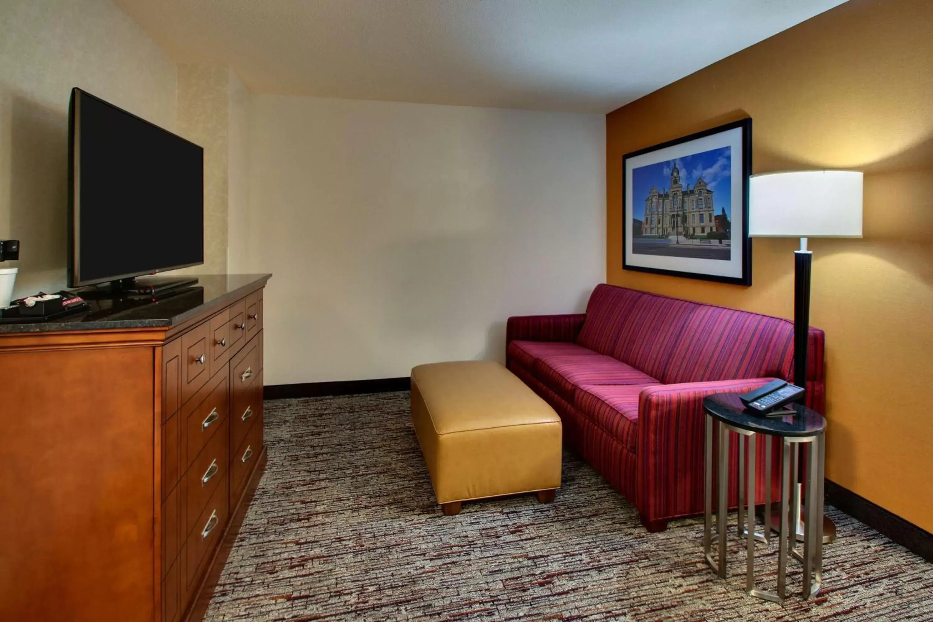 Photo of the whole room, Seating Area in Drury Inn & Suites Findlay