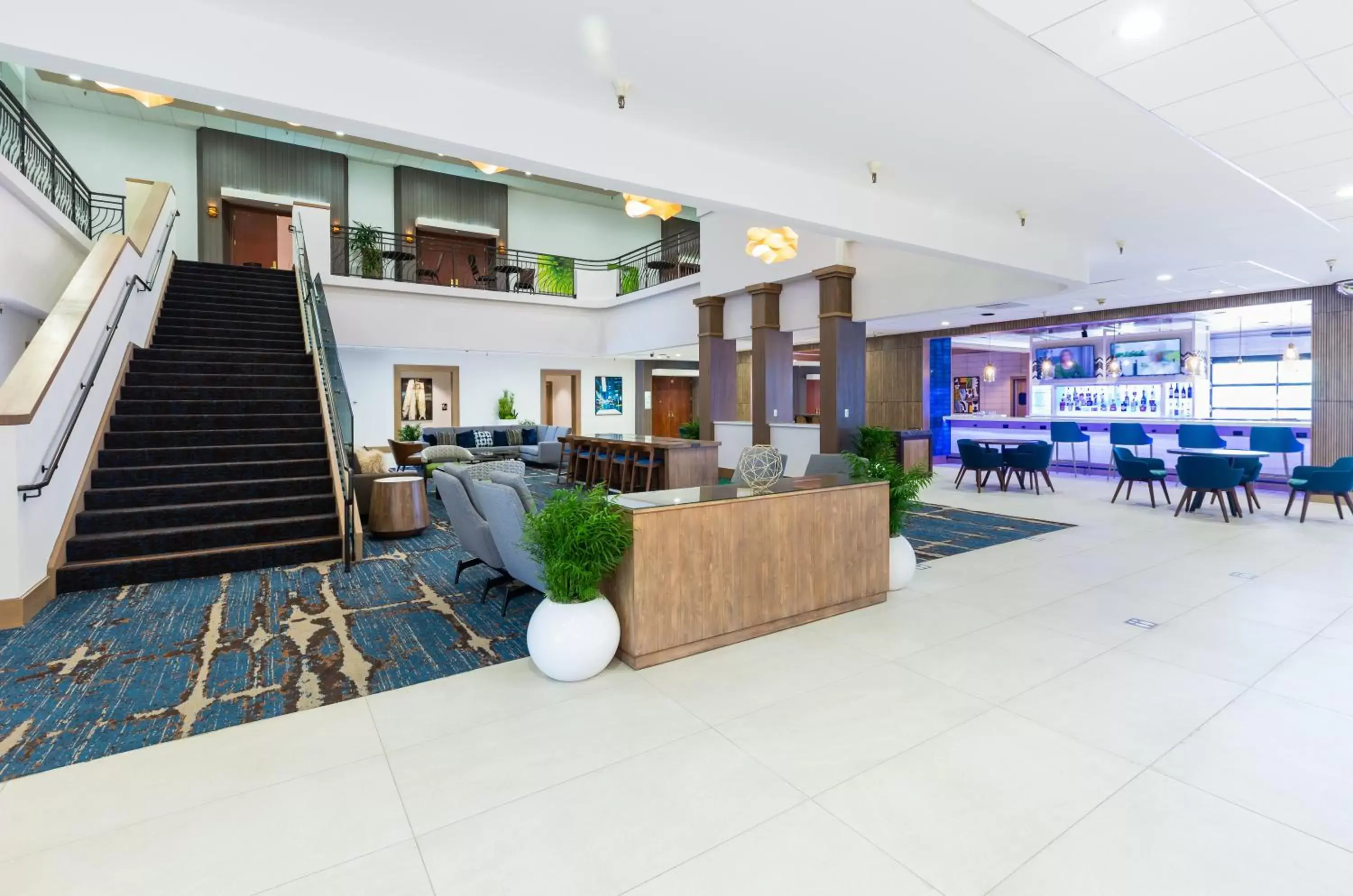 Lobby or reception in Holiday Inn San Jose-Silicon Valley, an IHG Hotel