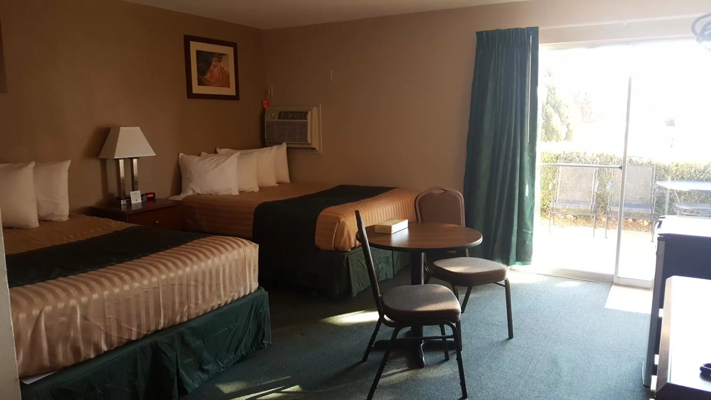 Bedroom, Bed in Lake Powell Canyon Inn