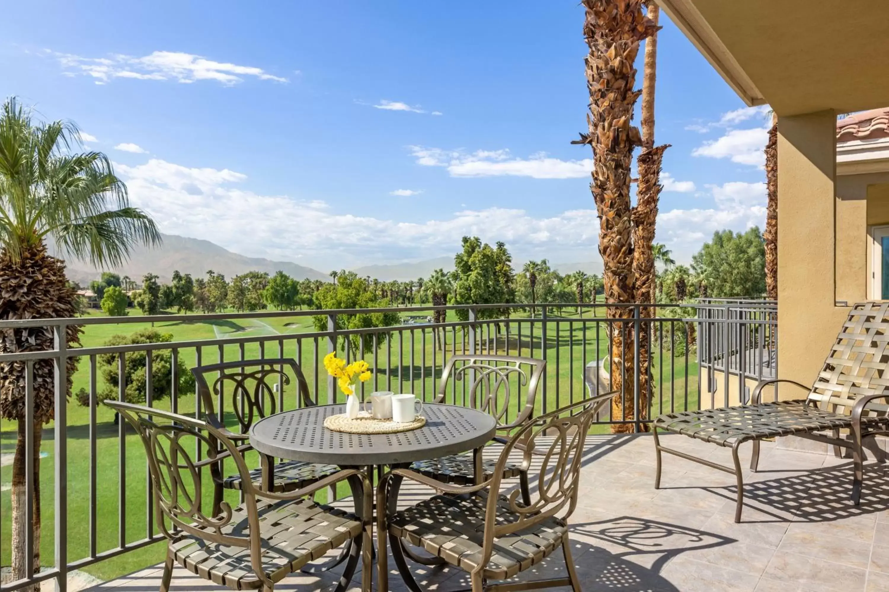 Photo of the whole room, Balcony/Terrace in Marriott's Desert Springs Villas II