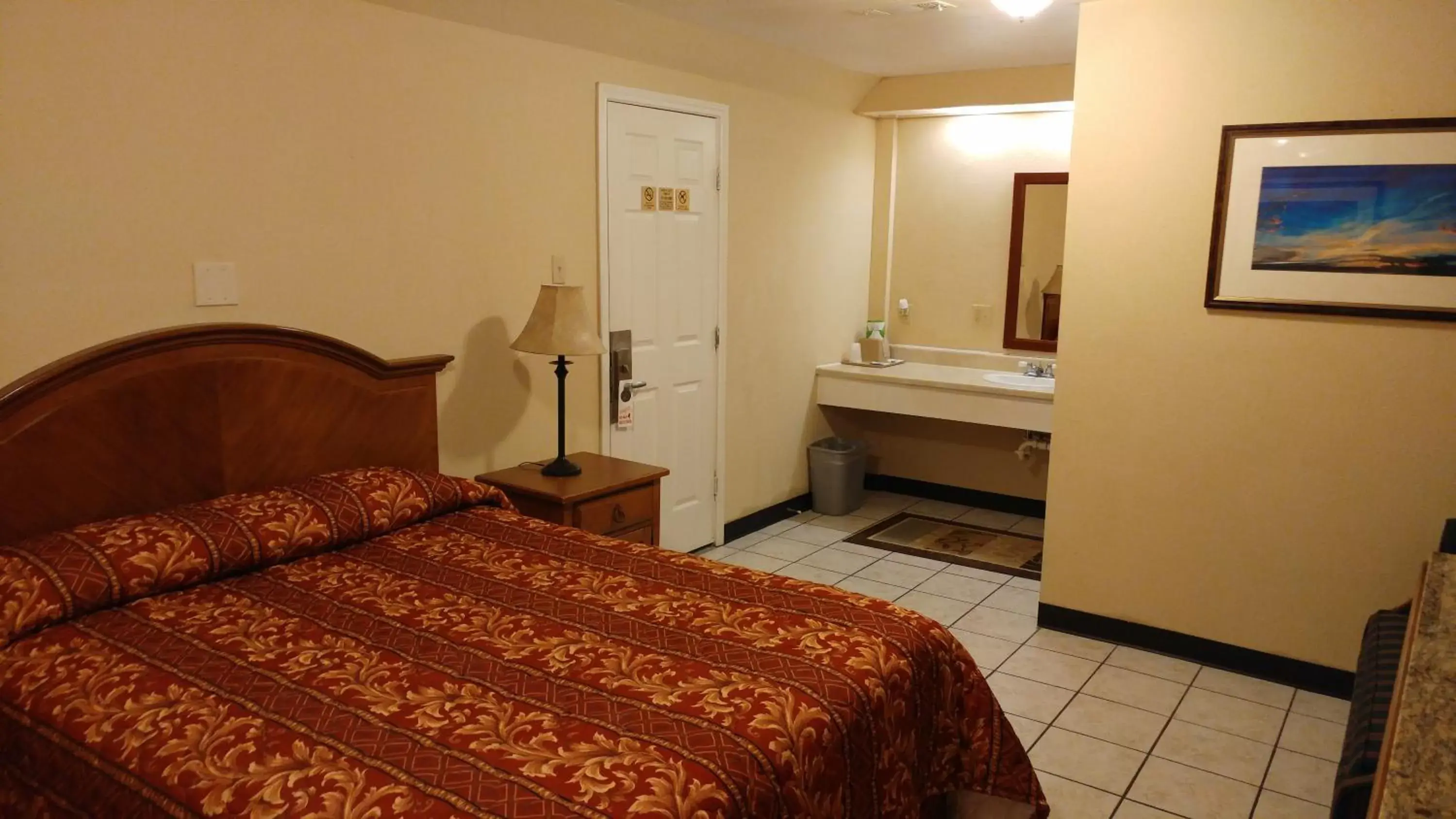 Bedroom, Bed in Country Regency Inn & Suites